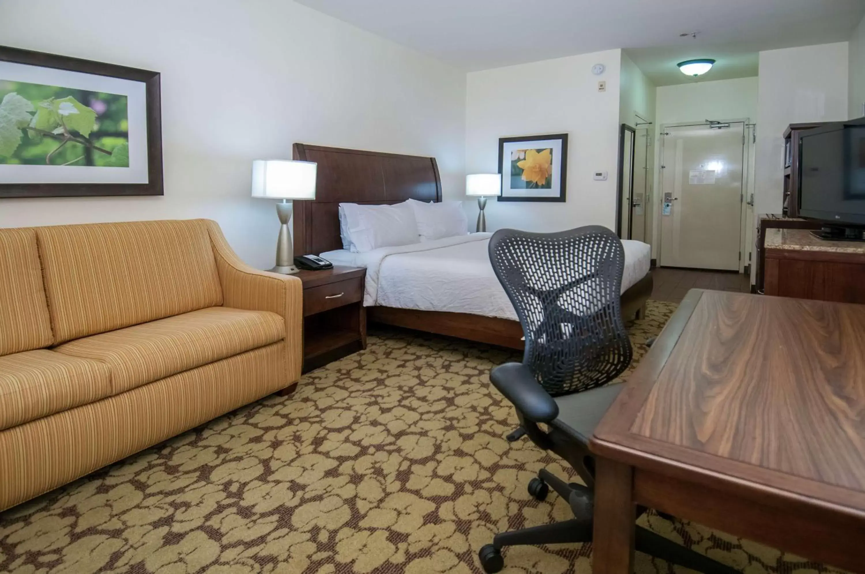 Bedroom, Bed in Hilton Garden Inn New Orleans Airport