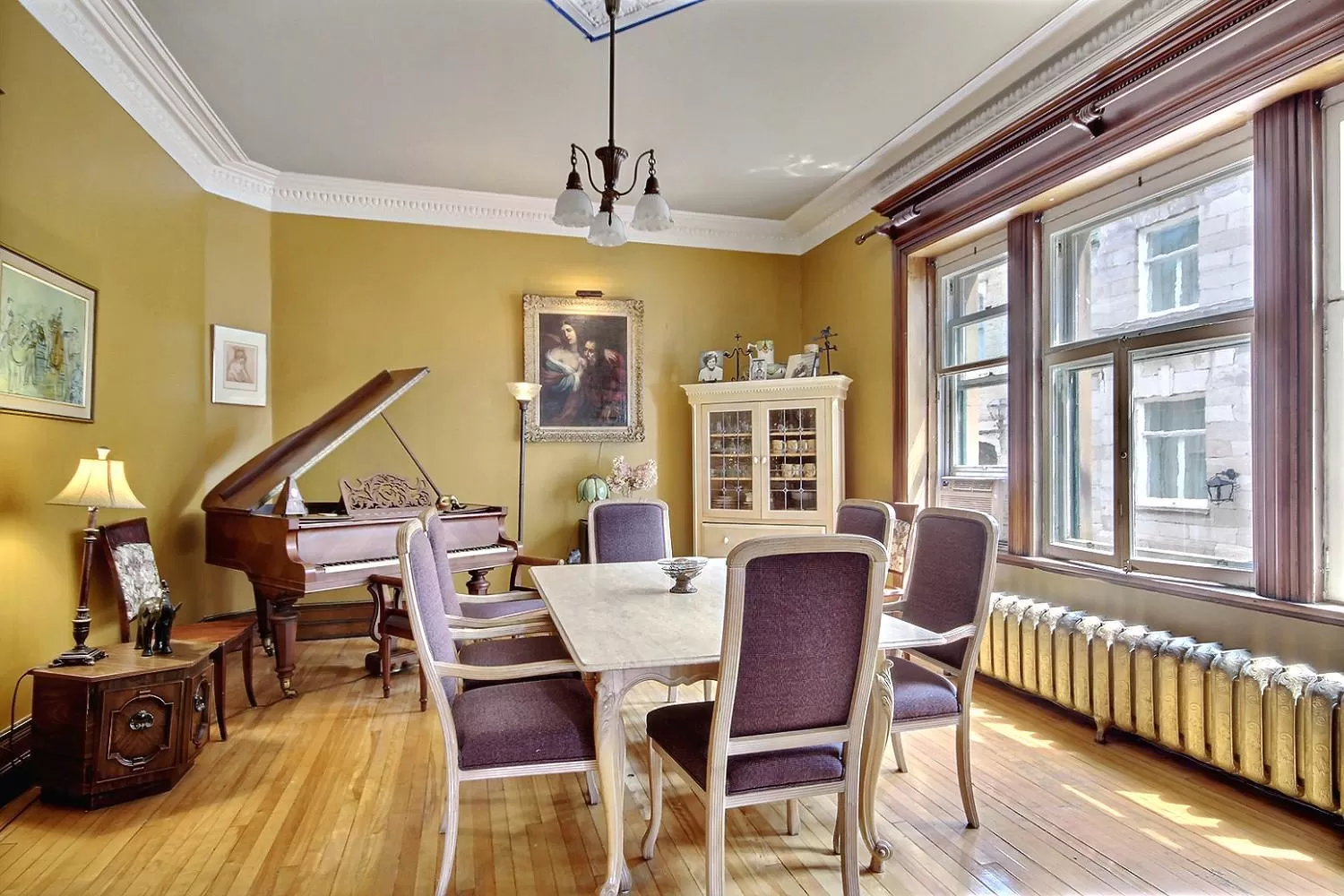 Dining area in B&B Quebec