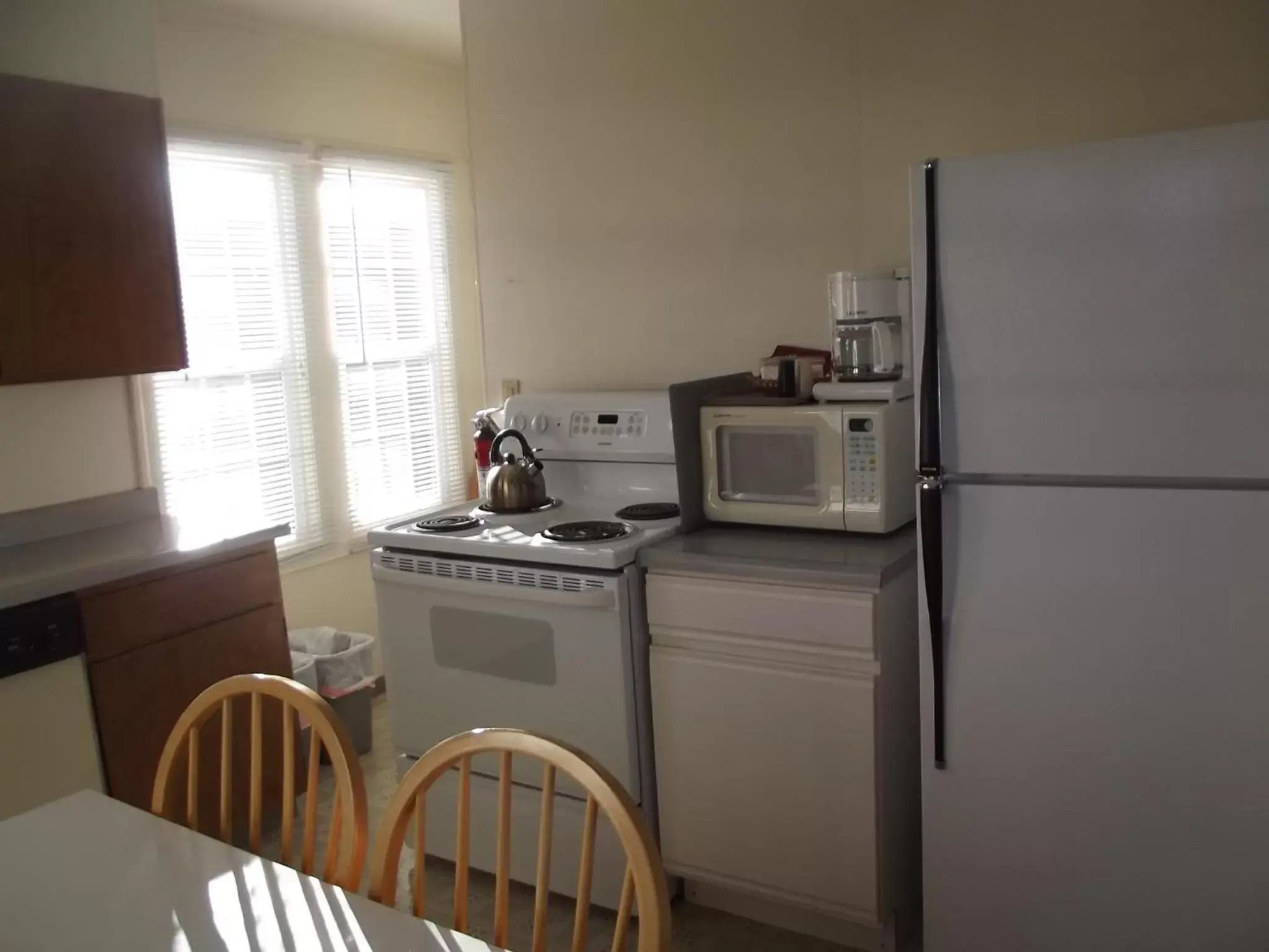 Kitchen or kitchenette, Kitchen/Kitchenette in Hillcrest Inn