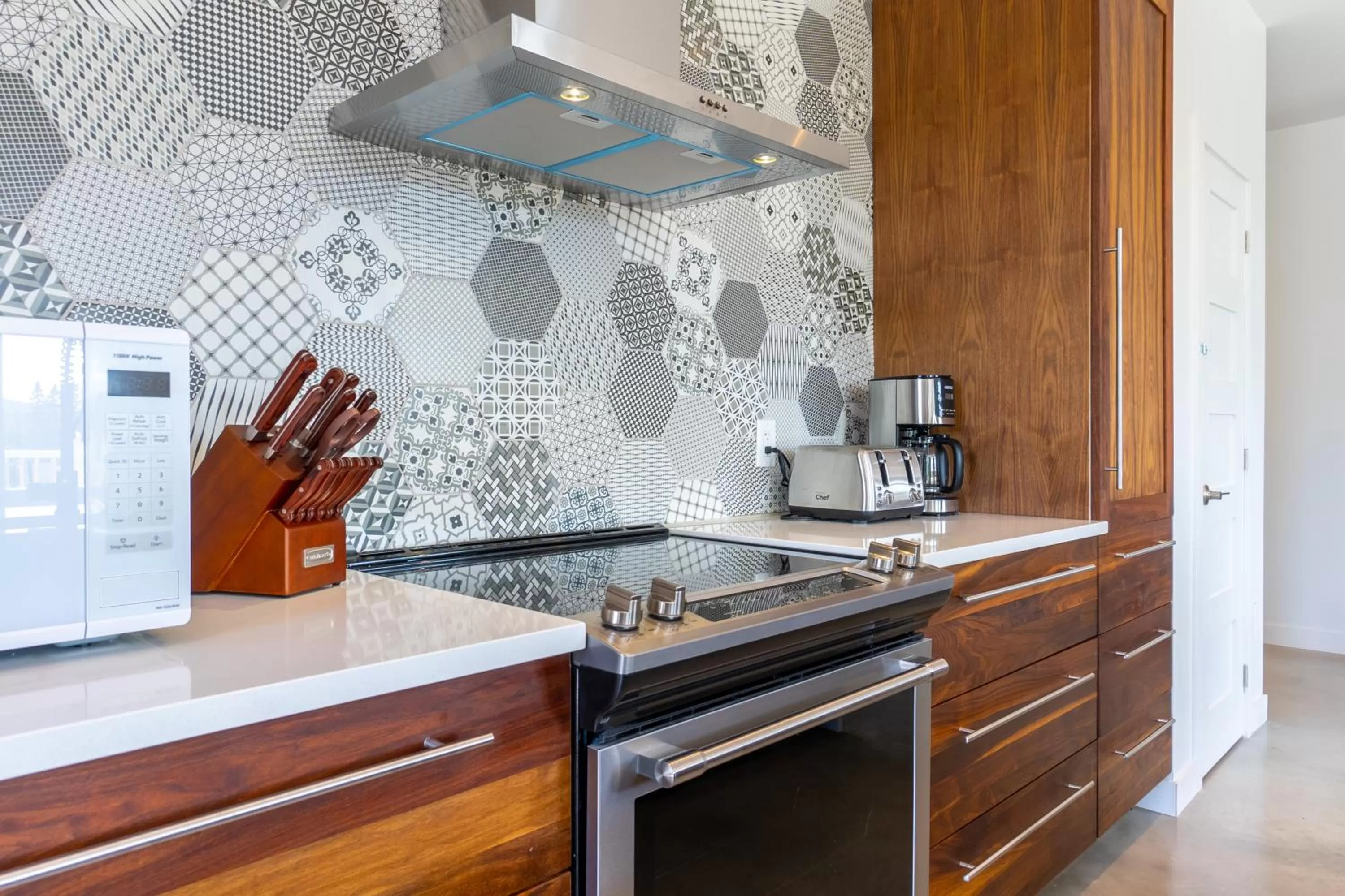 Coffee/tea facilities in Hôtel Val-David - Appartements de la Gare