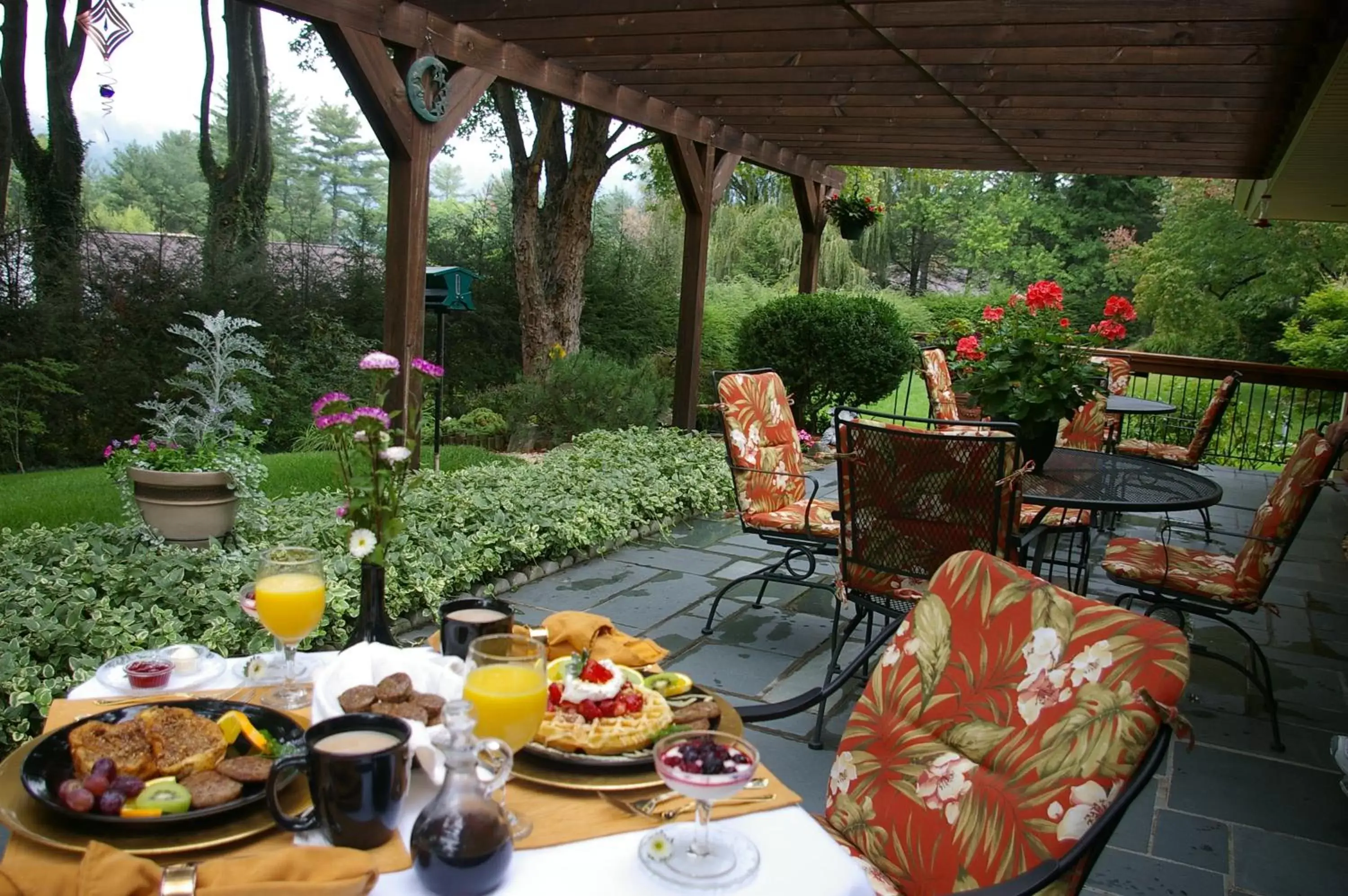 Patio, Restaurant/Places to Eat in Brookside Mountain Mist Inn