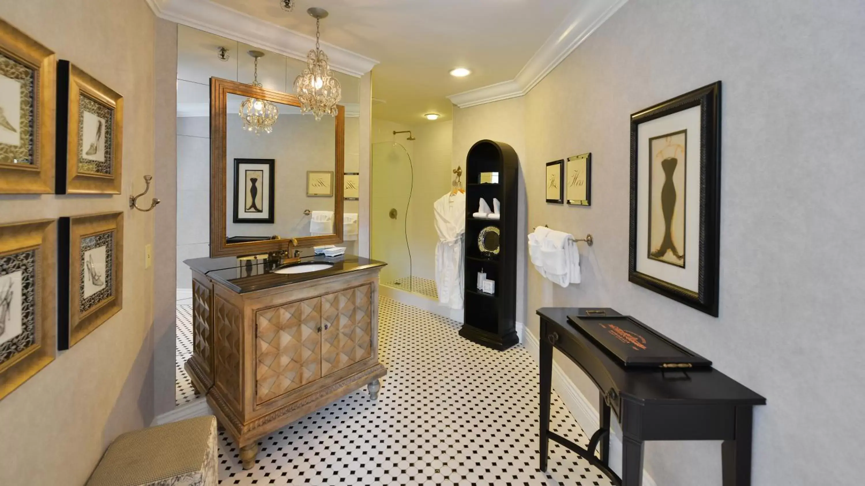 Bathroom, Lobby/Reception in Prestige Mountain Resort Rossland