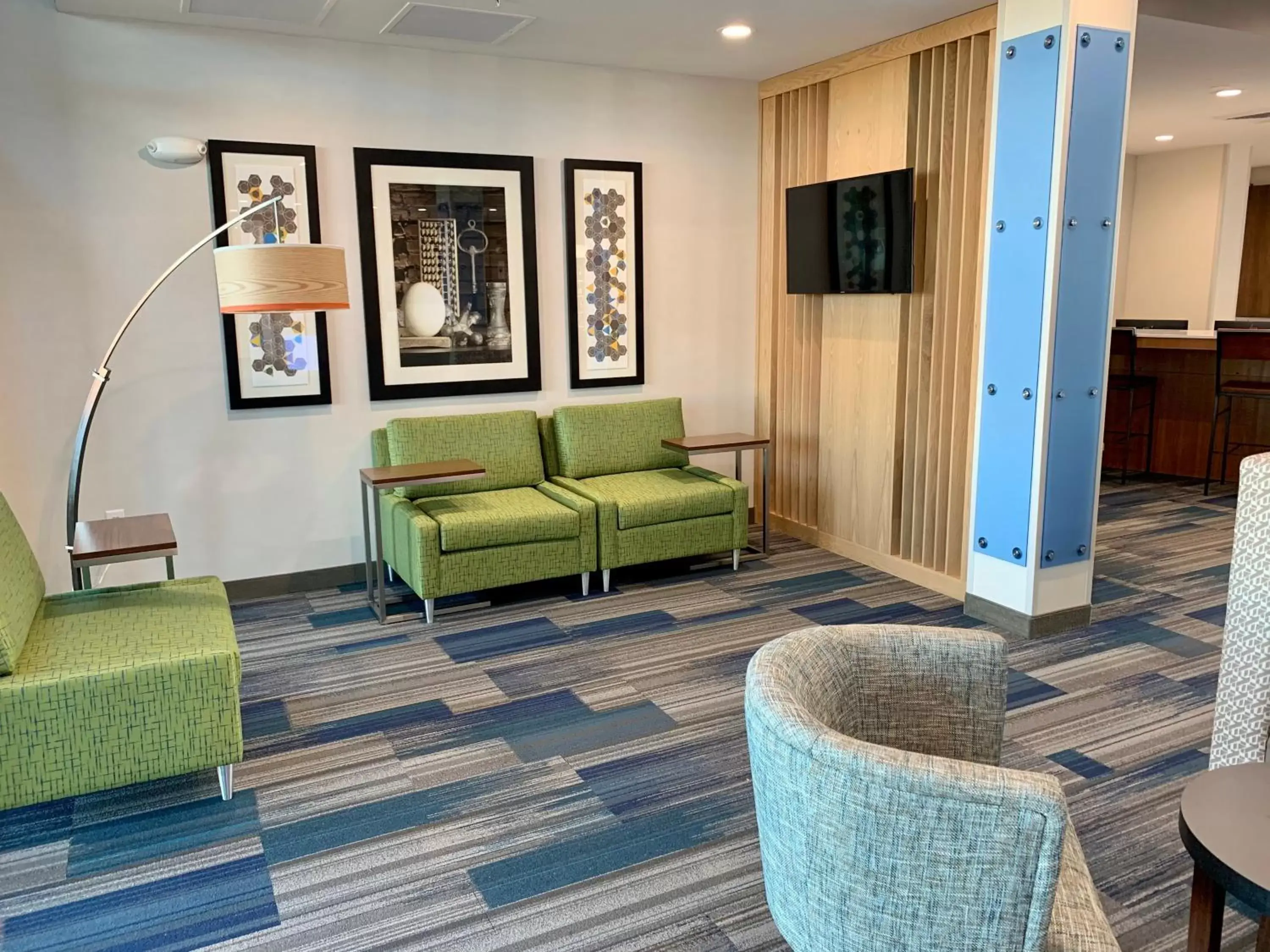 Property building, Seating Area in Holiday Inn Express & Suites - Phoenix North - Happy Valley, an IHG Hotel