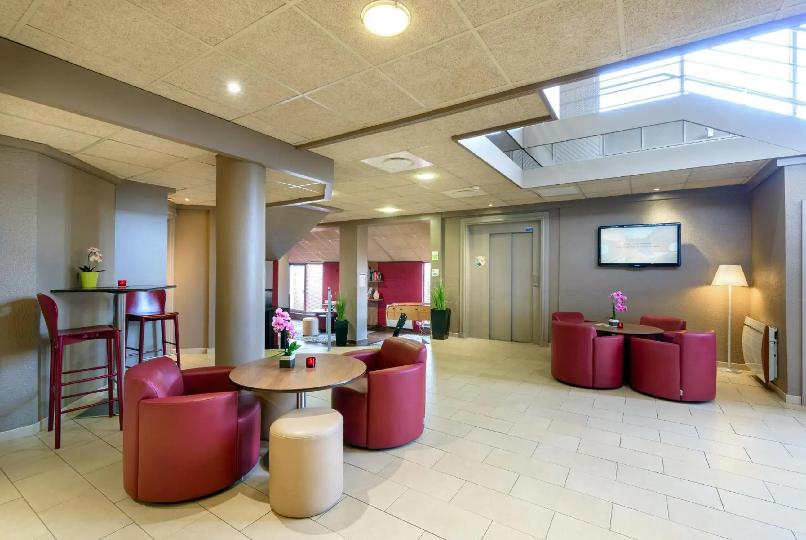 Lobby or reception in Campanile Toulouse Purpan Lobby or reception in Campanile Toulouse Purpan