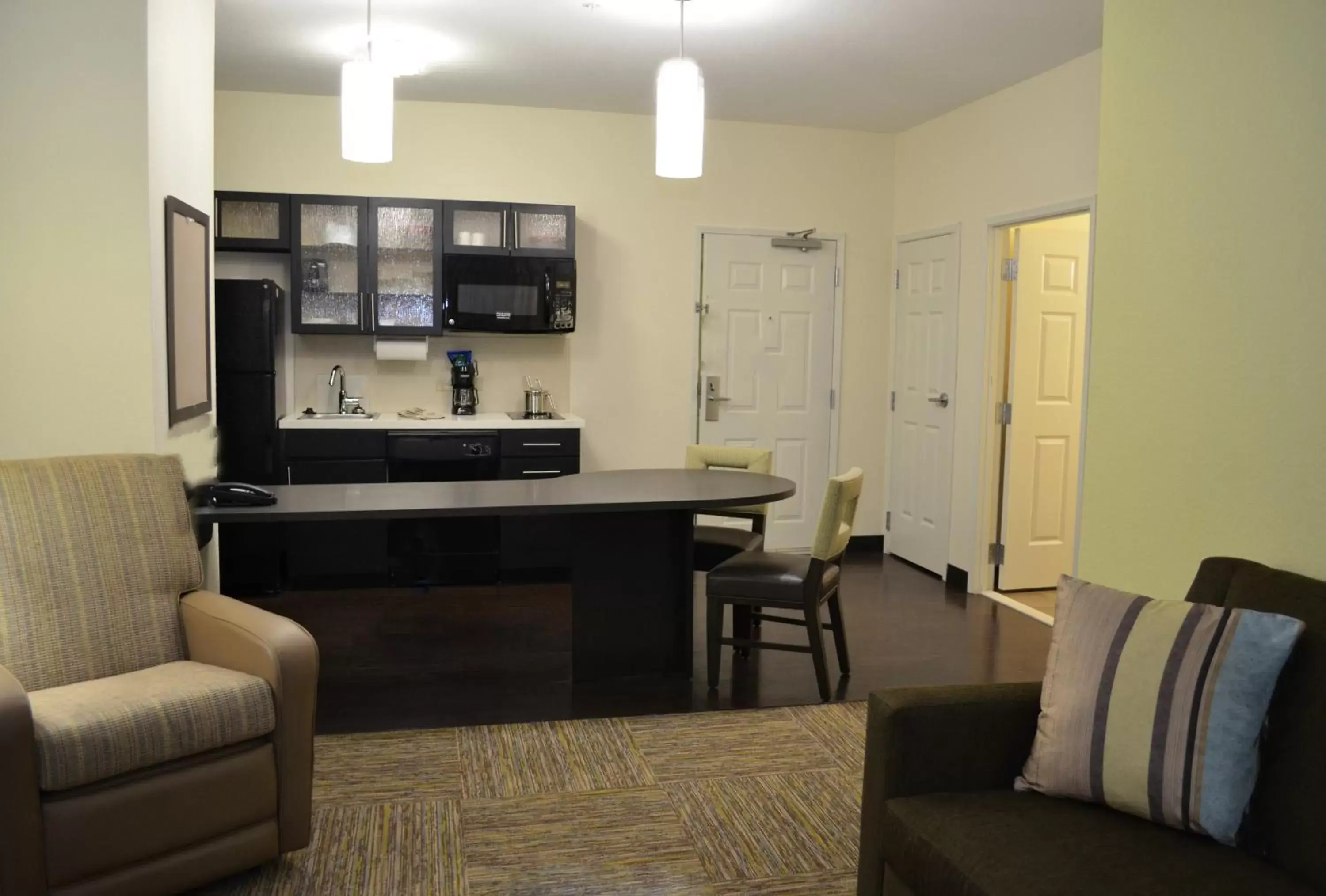 Bedroom, Seating Area in Candlewood Suites Greenville, an IHG Hotel