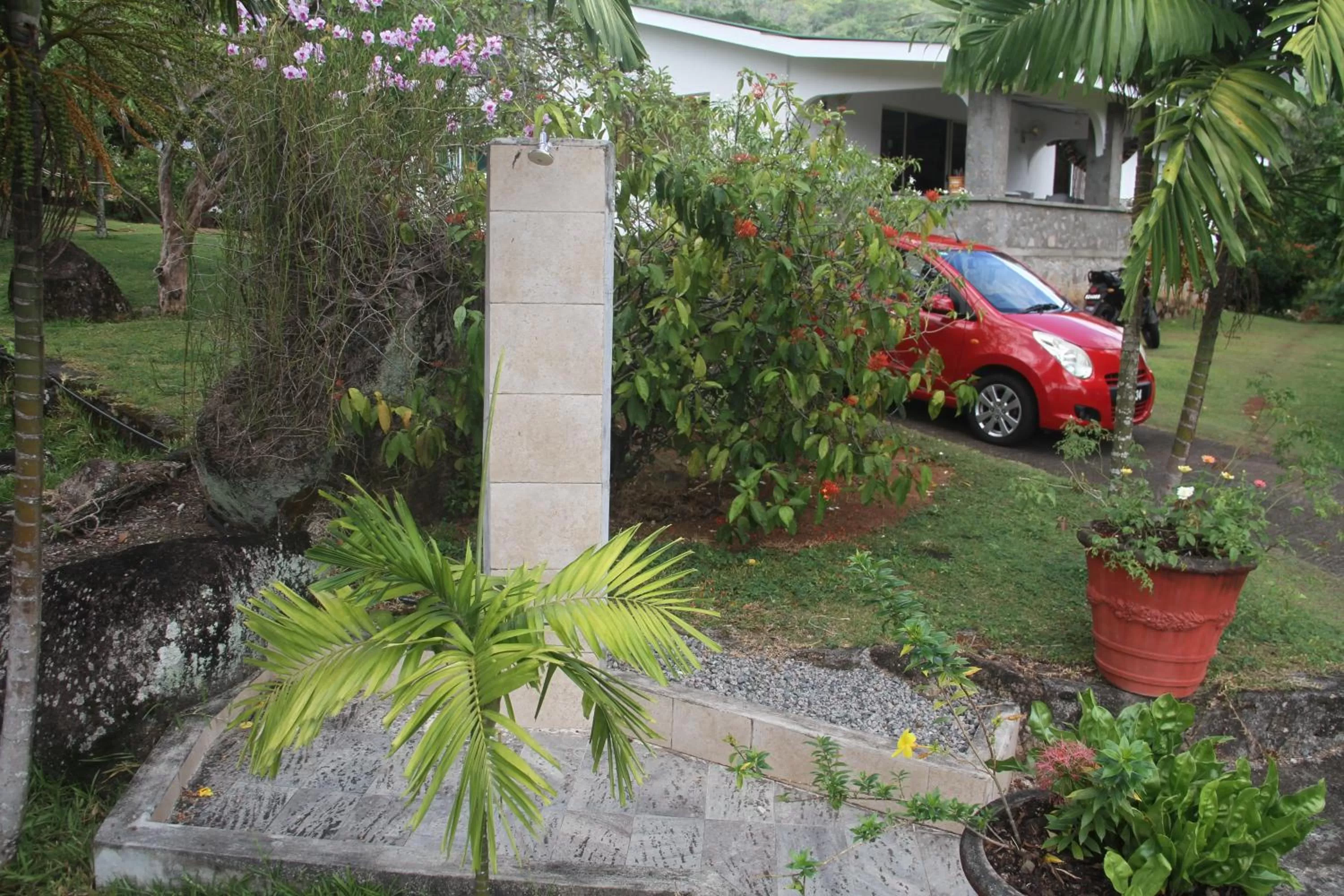 Area and facilities in Daniella's Bungalows