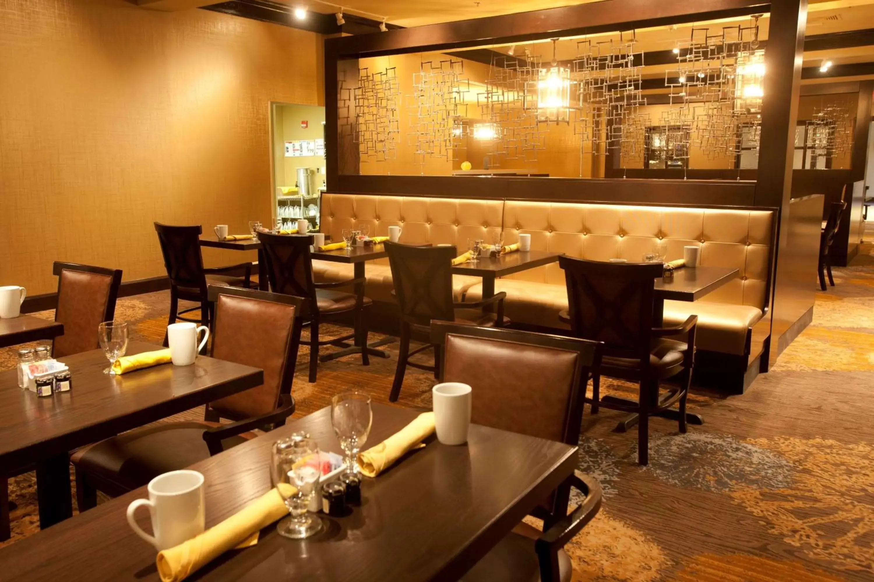 Restaurant/Places to Eat in DoubleTree by Hilton Midland Plaza