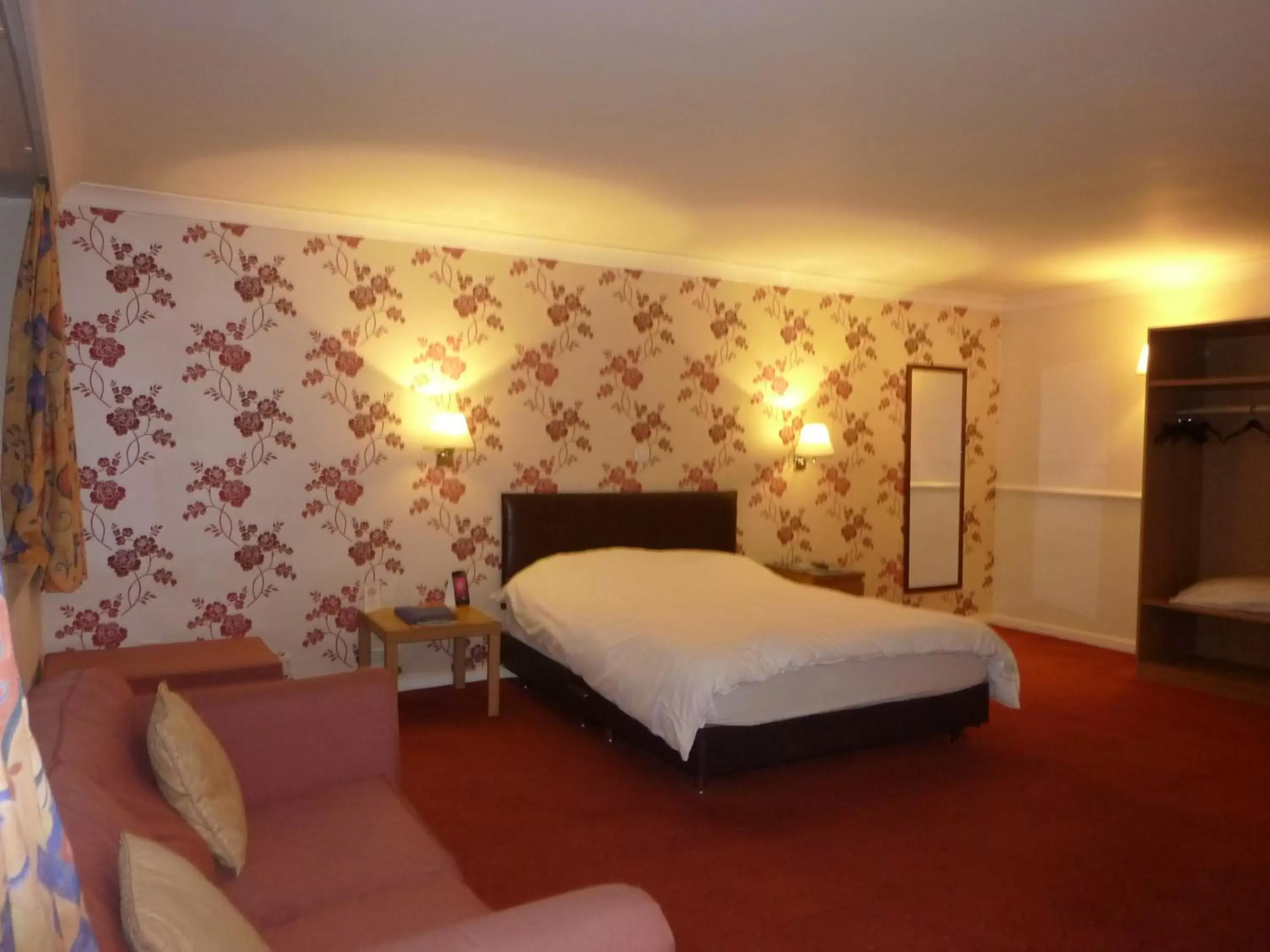 Photo of the whole room, Bed in The Highfield Hotel