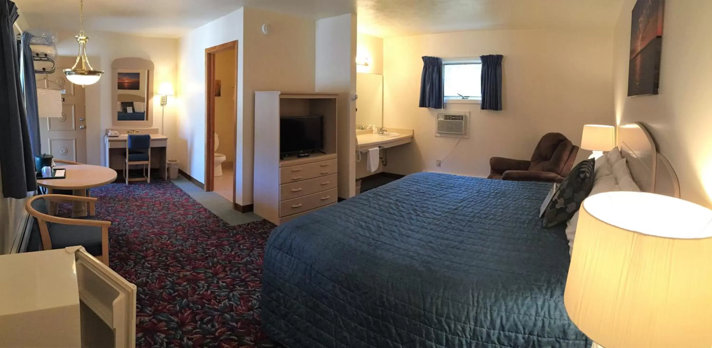 Photo of the whole room in Cedar Motor Inn