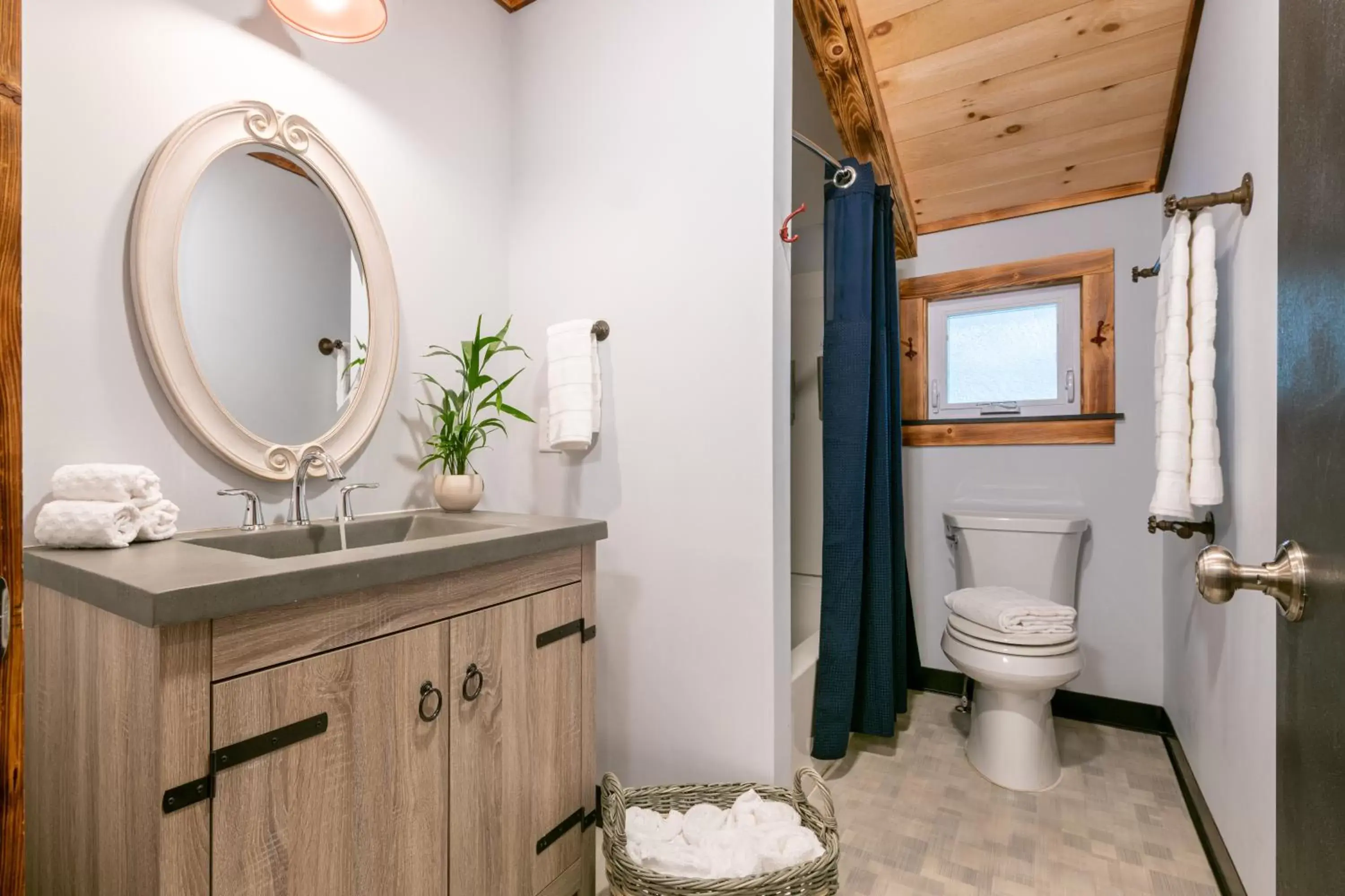 Bathroom in Mad River Lodge