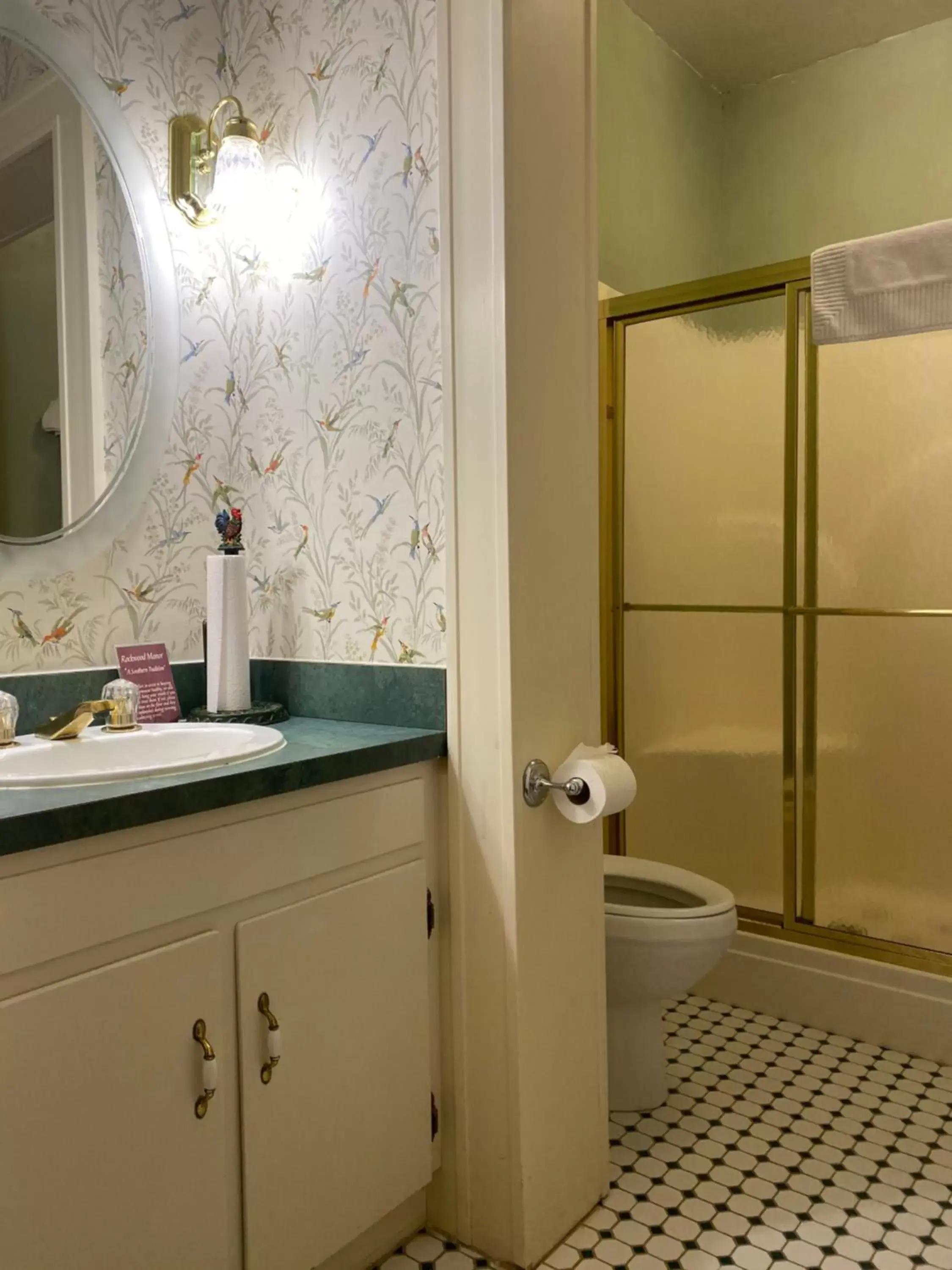 Bathroom in Rockwood Manor Bed & Breakfast