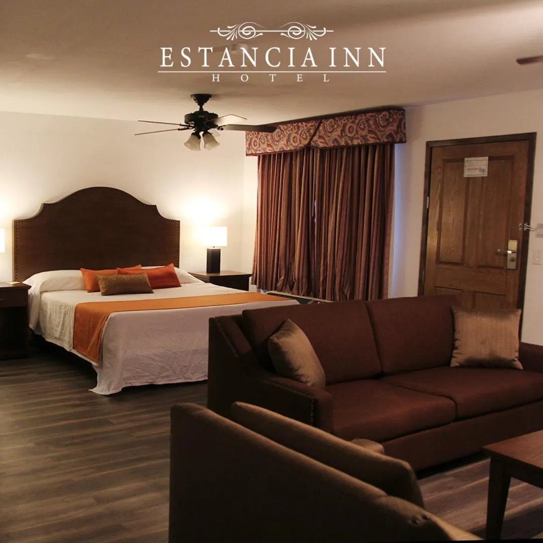 Photo of the whole room, Bed in Estancia Inn