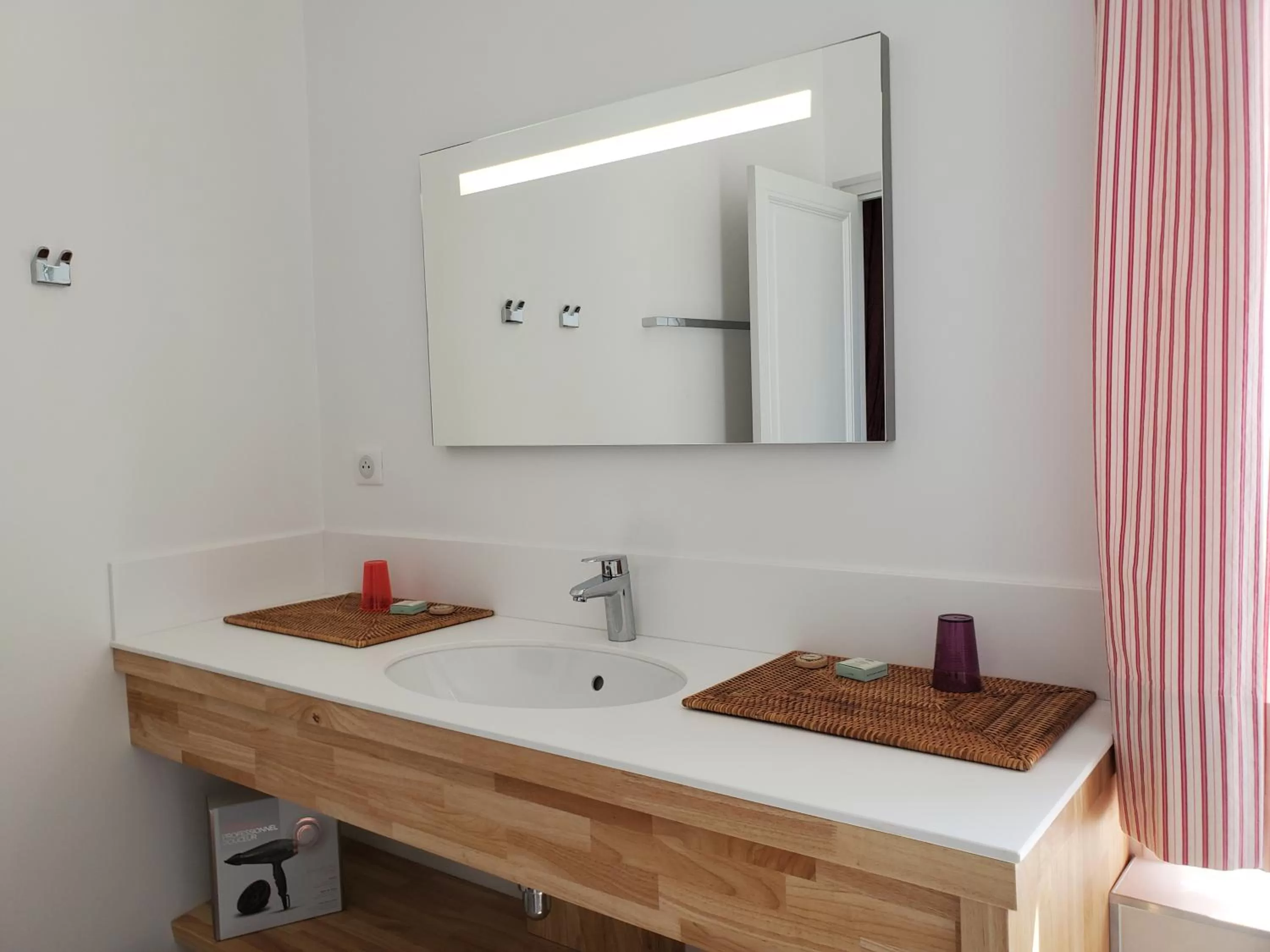 Bathroom in Logis des Tourelles