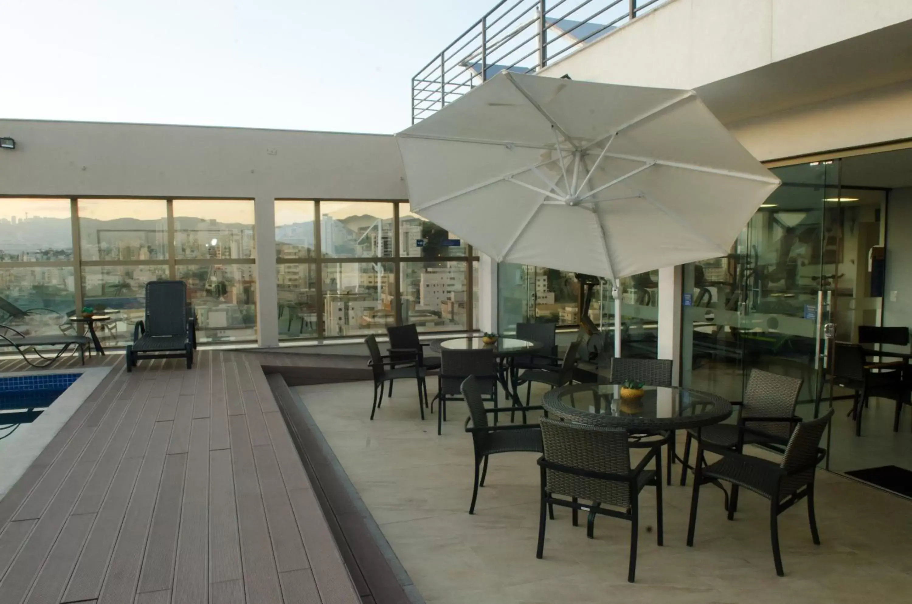 Balcony/Terrace, Restaurant/Places to Eat in Hotel Beaga Convention Expominas by MHB