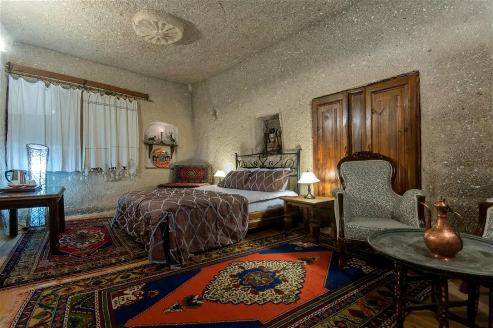 Massage, Bed in Antique Terrace Cave Suites