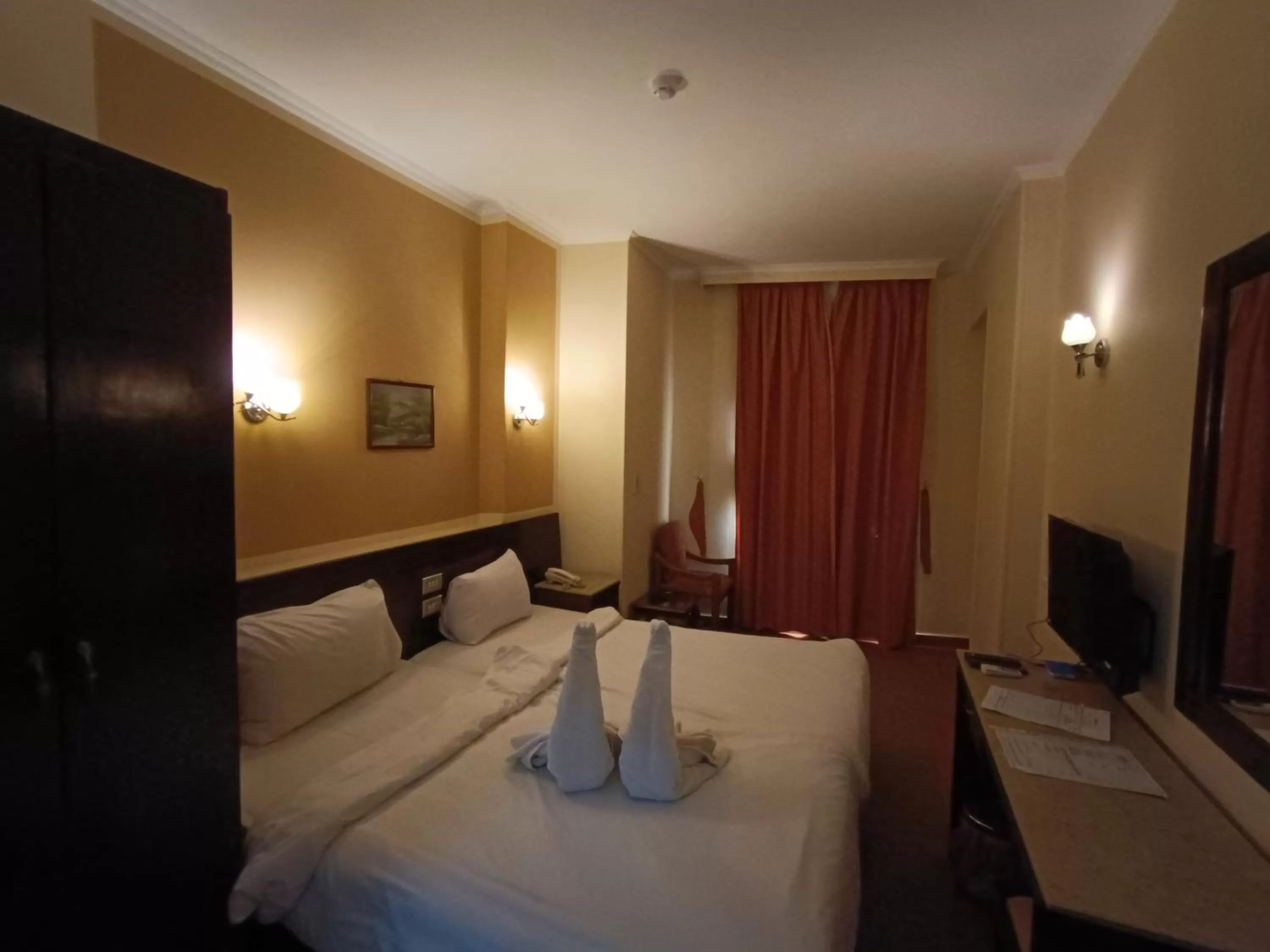 Bed in Susanna Hotel Luxor