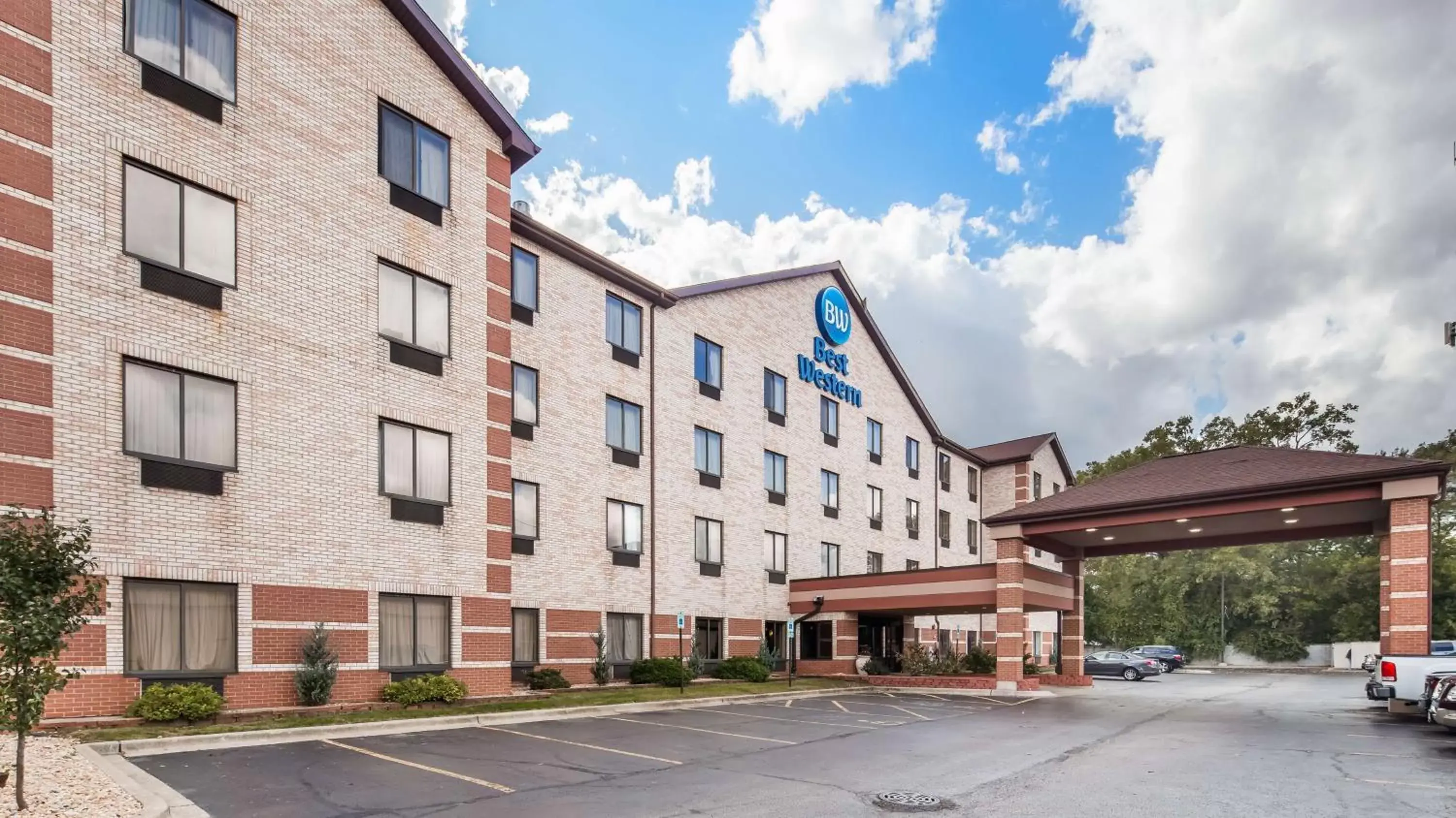 Property building, Facade/Entrance in Best Western Inn & Suites - Midway Airport