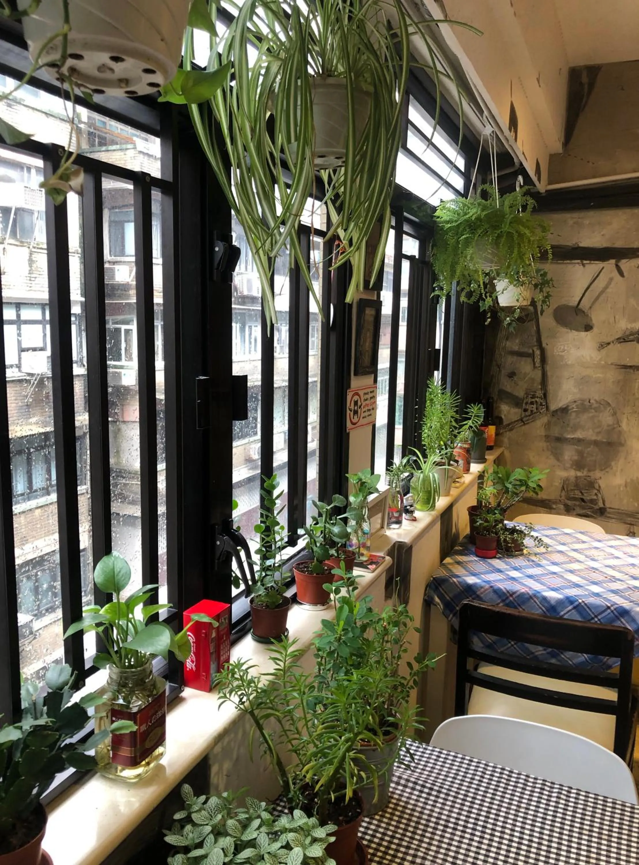 Communal lounge/ TV room in Hop Inn