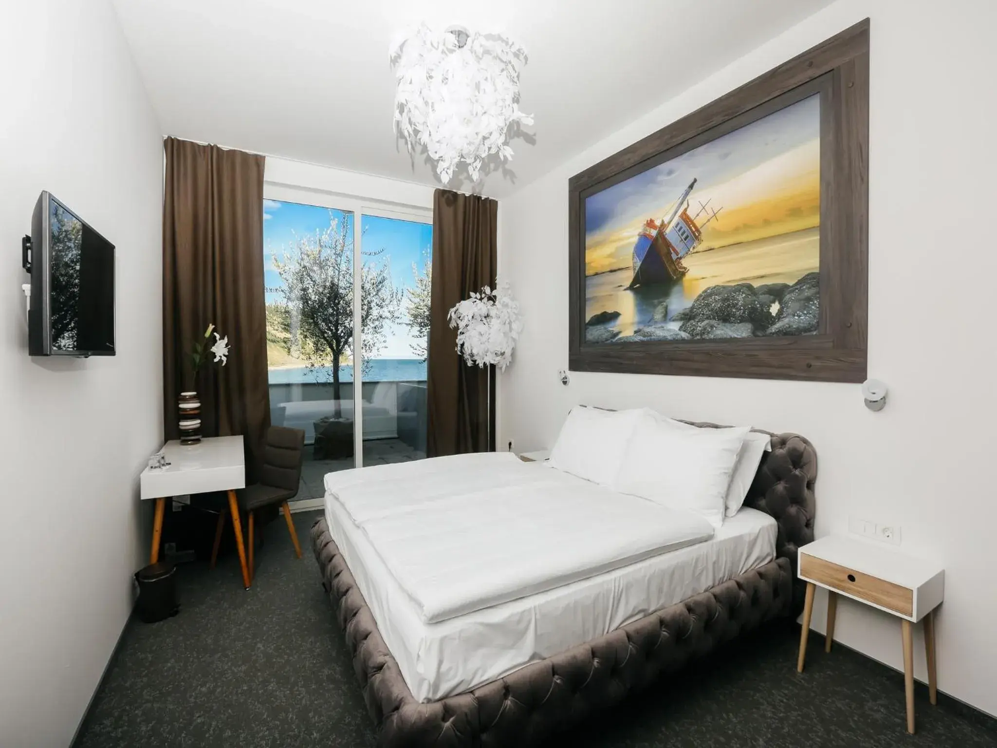 Bed in Barbara Piran Beach Hotel