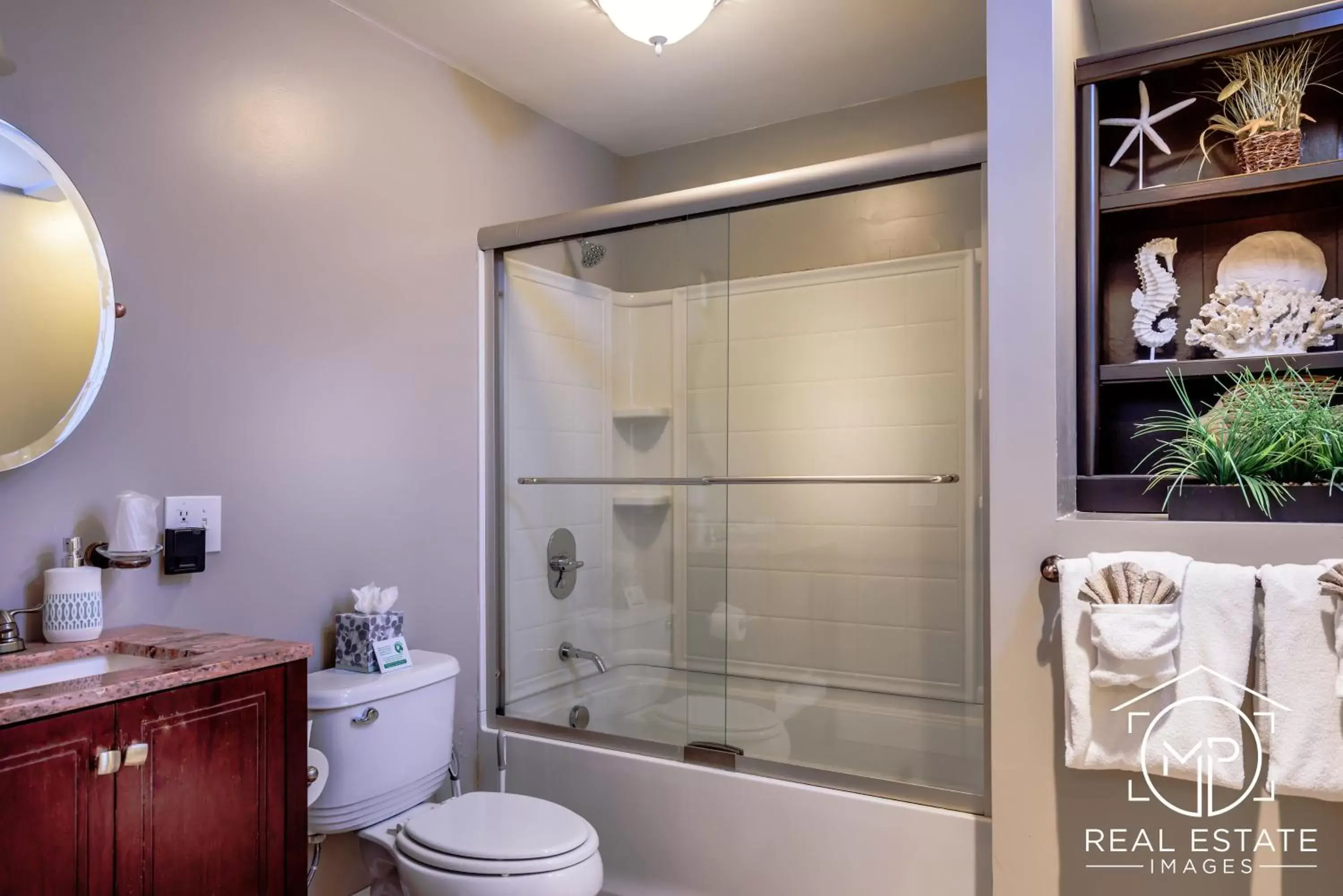 Bathroom in Bouchard Restaurant & Inn