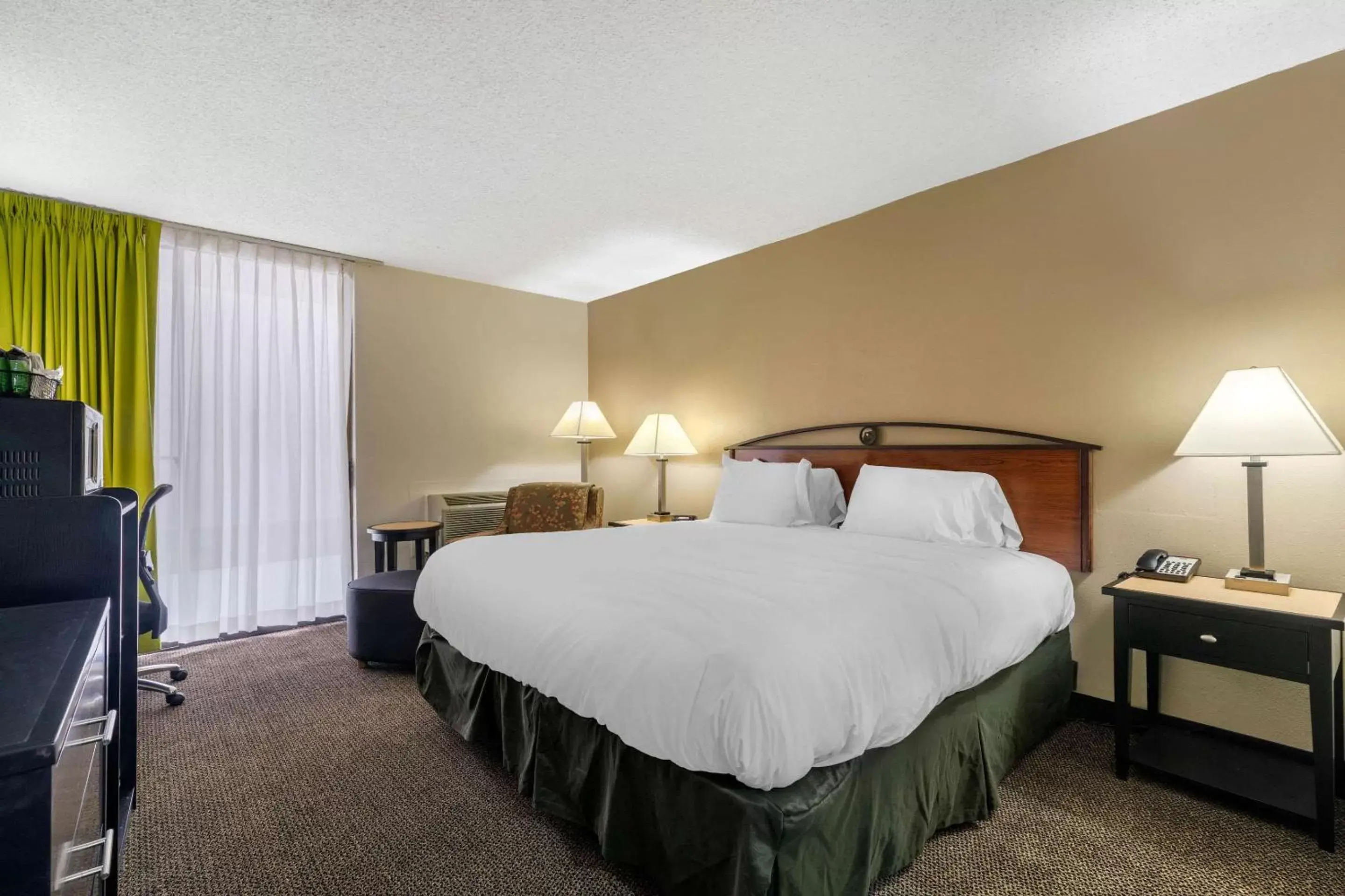 Photo of the whole room, Bed in Quality Inn Tyler - Lindale