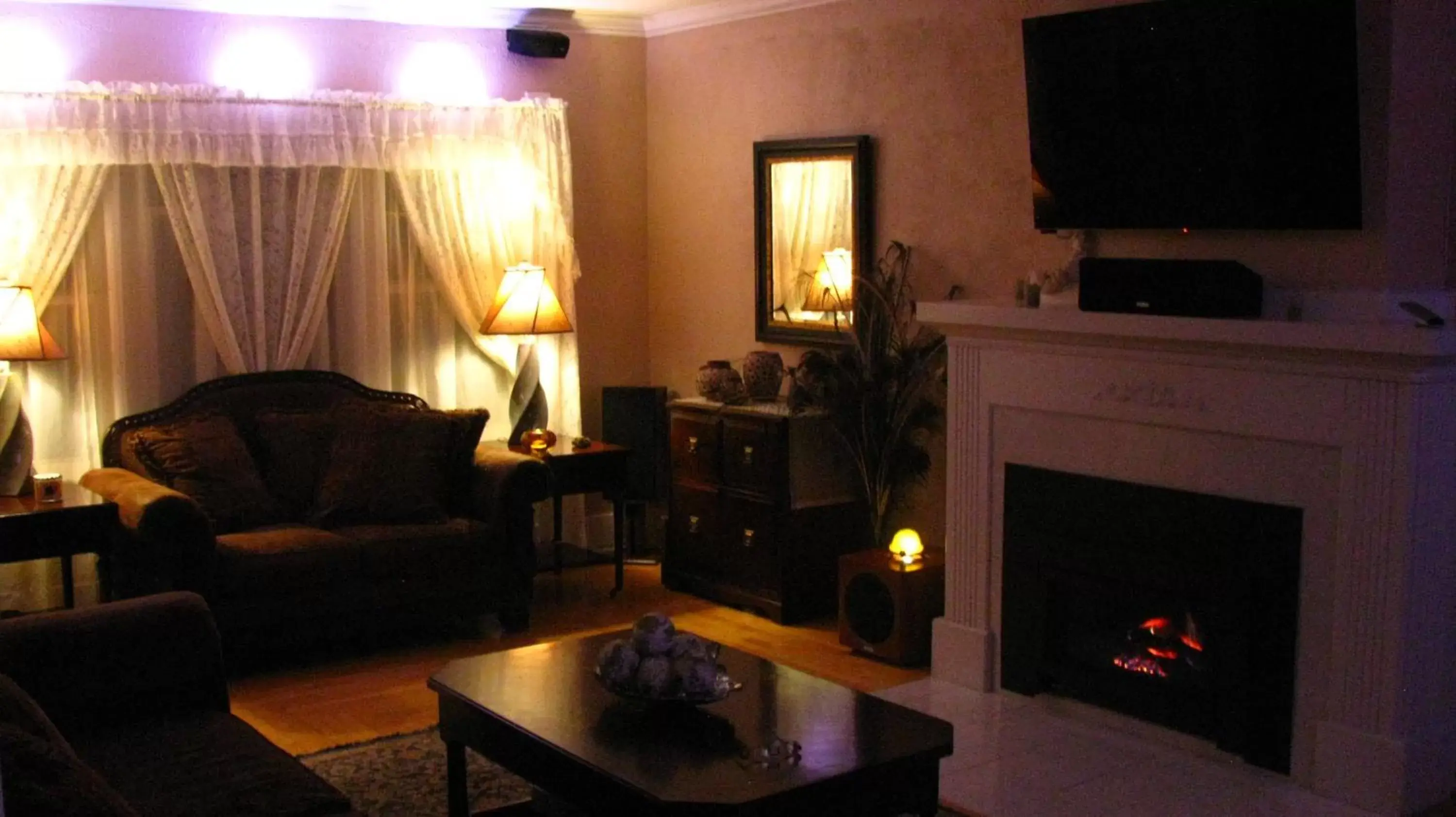 TV and multimedia, Seating Area in Terraluna Inn