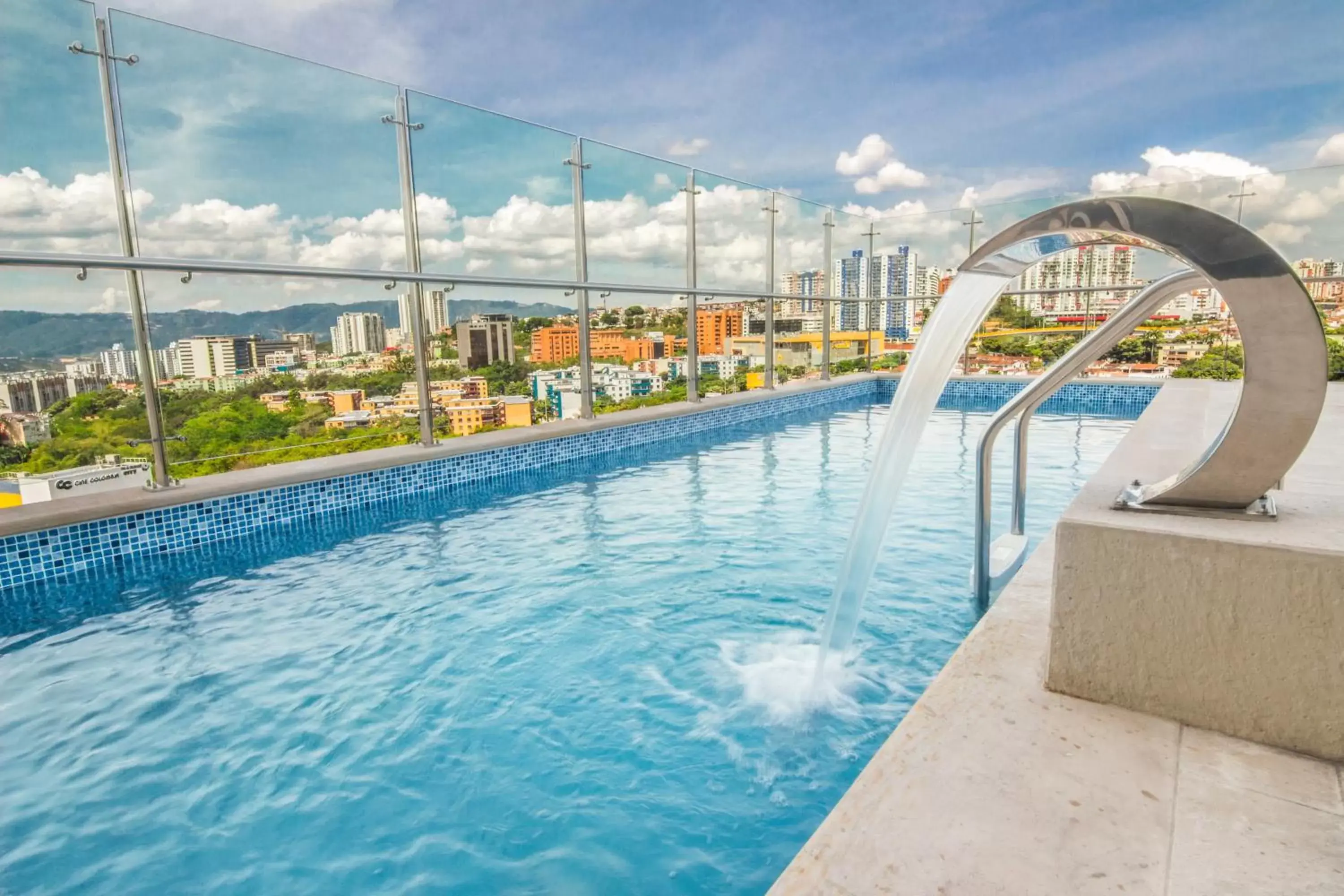 Swimming Pool in Sonesta Hotel Bucaramanga