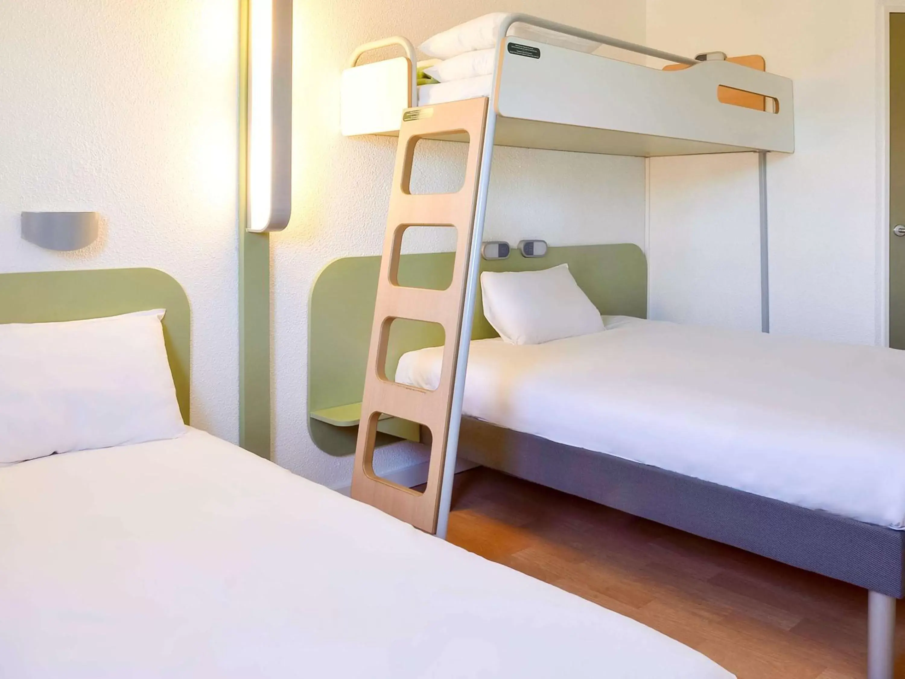 Photo of the whole room, Bunk Bed in Ibis budget Saint-Étienne stade