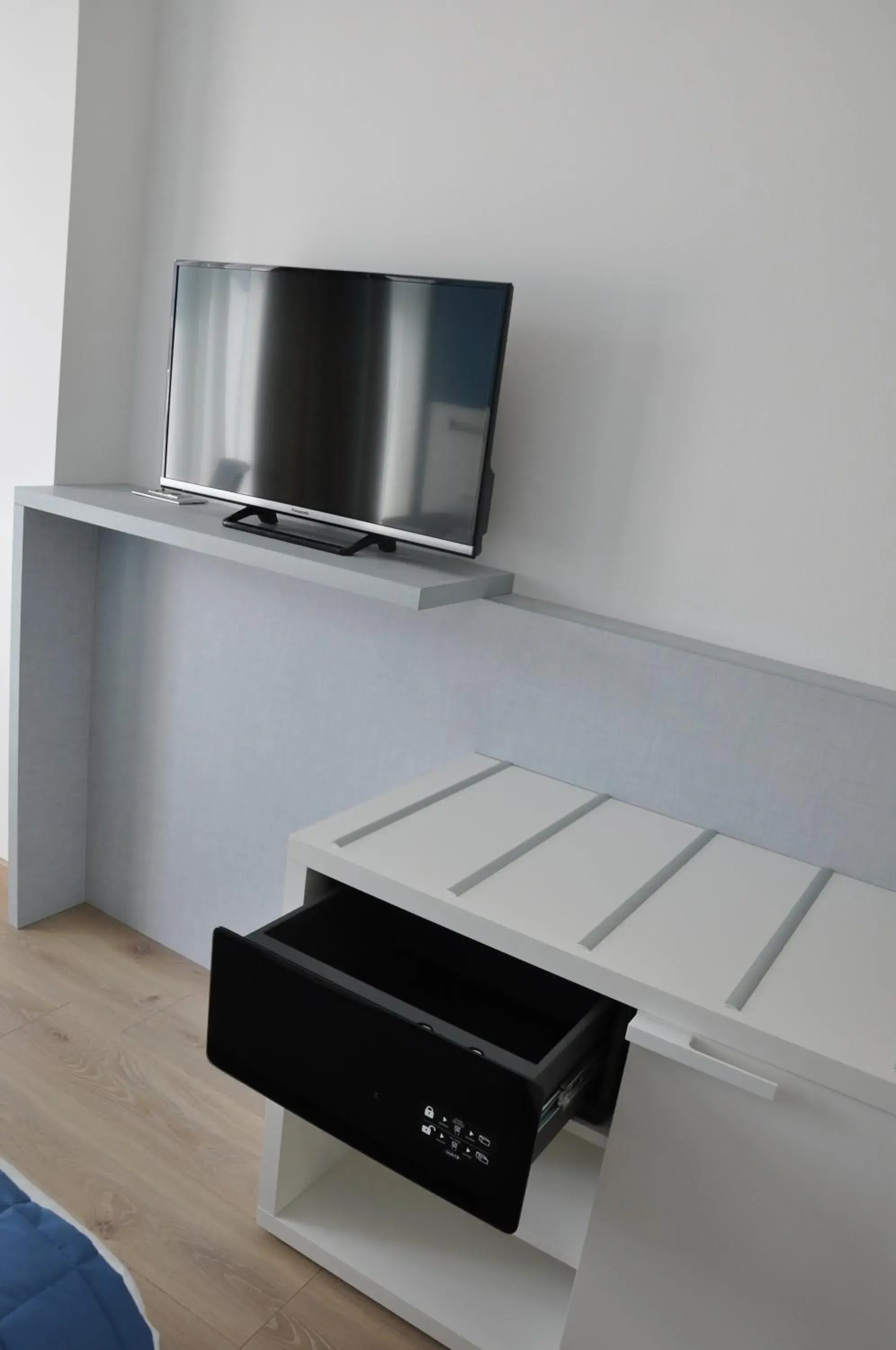 TV and multimedia, TV/Entertainment Center in Hotel Vischi