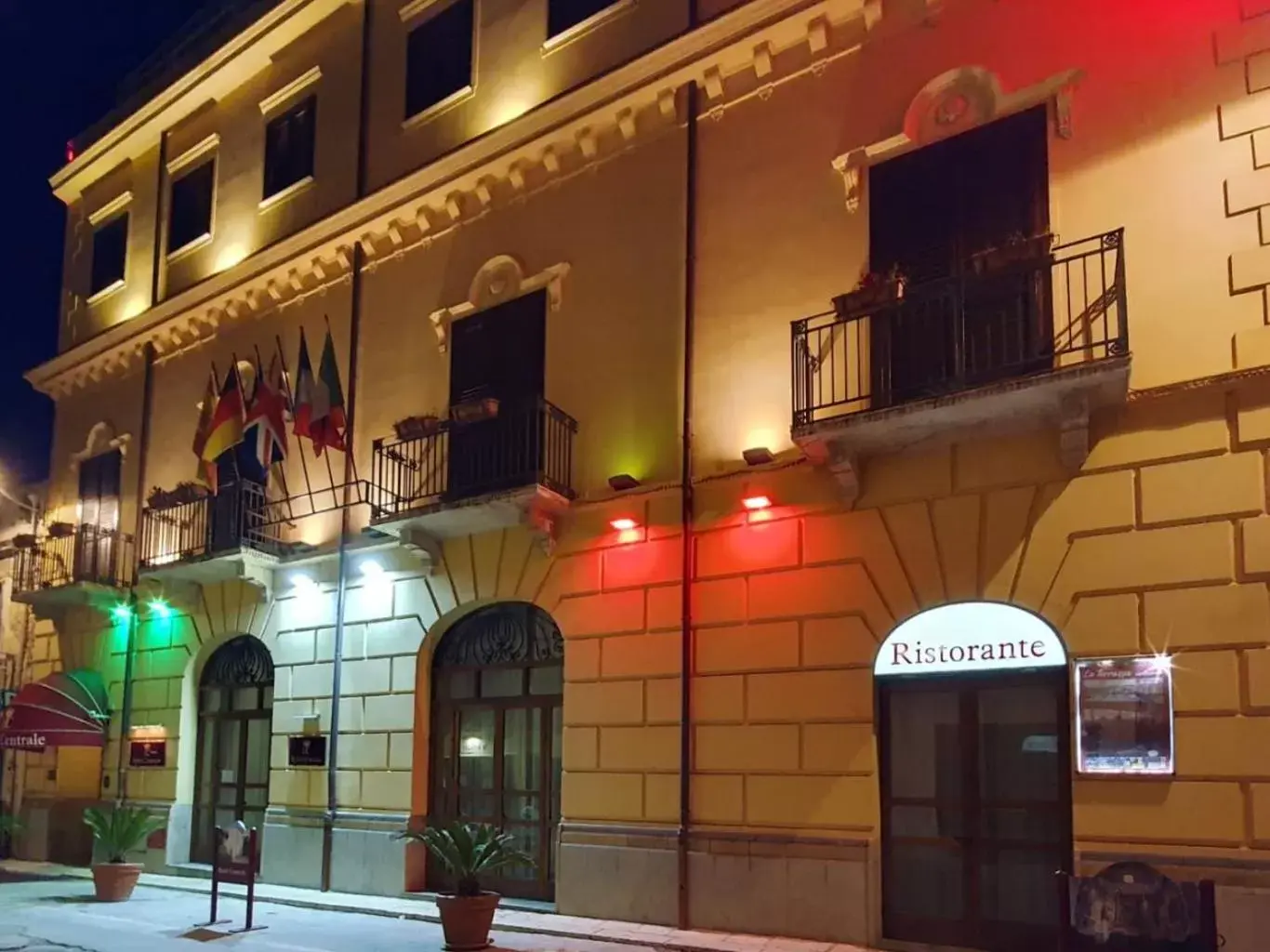 Facade/entrance, Property Building in Hotel Centrale Spa & Relax