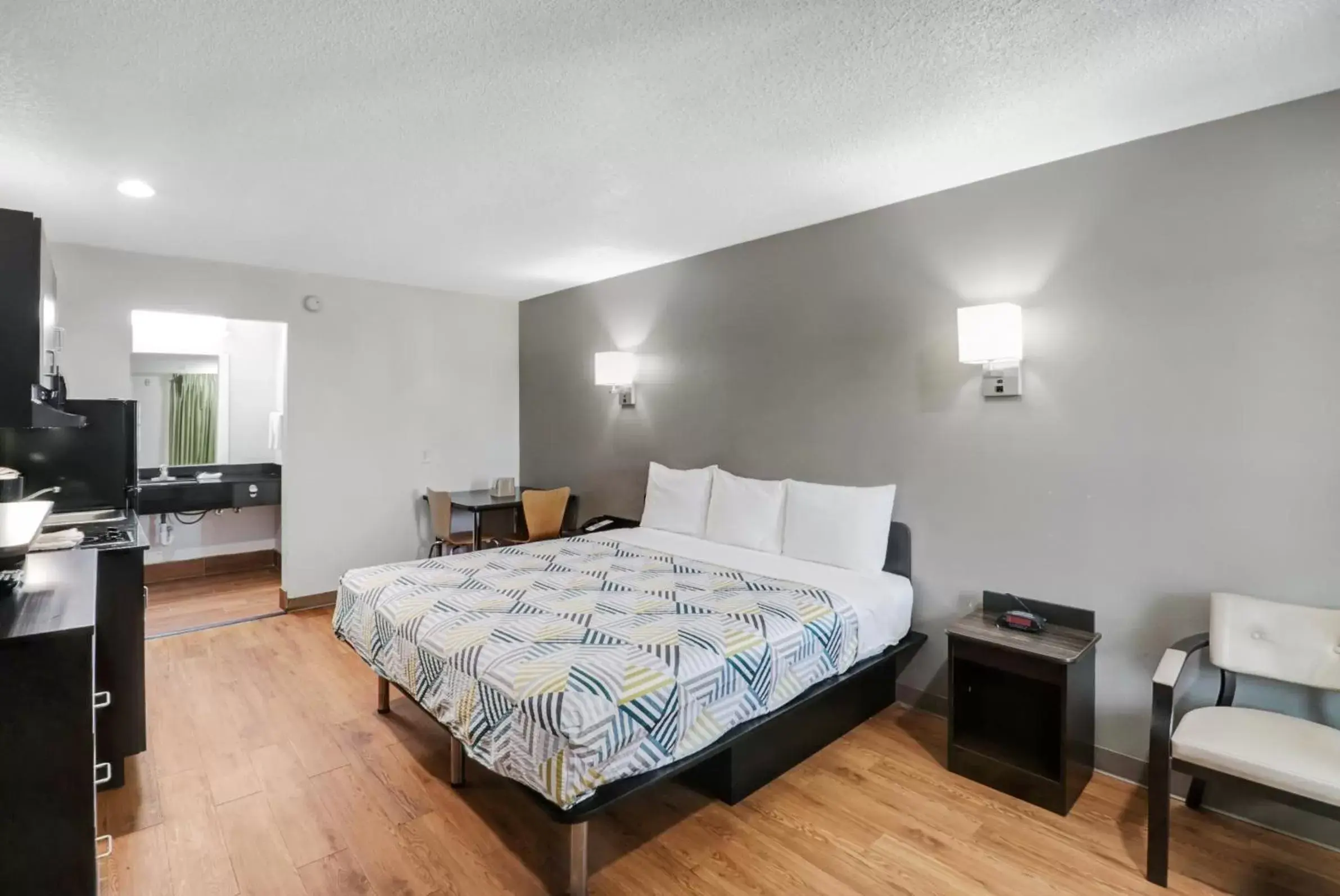 Bed in Studio 6-Bryan, TX - University Area