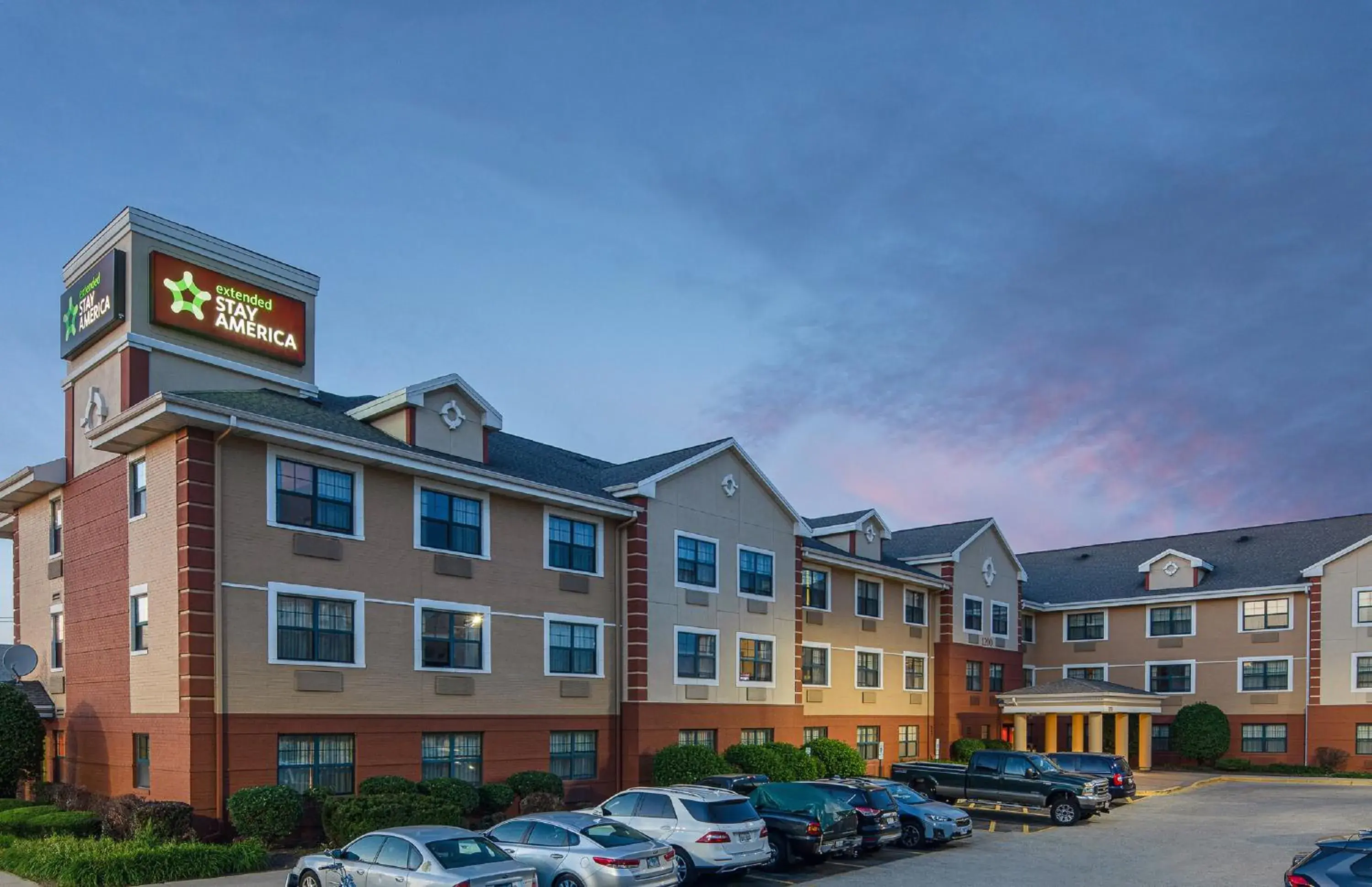 Property building in Extended Stay America Suites - Chicago - Woodfield Mall