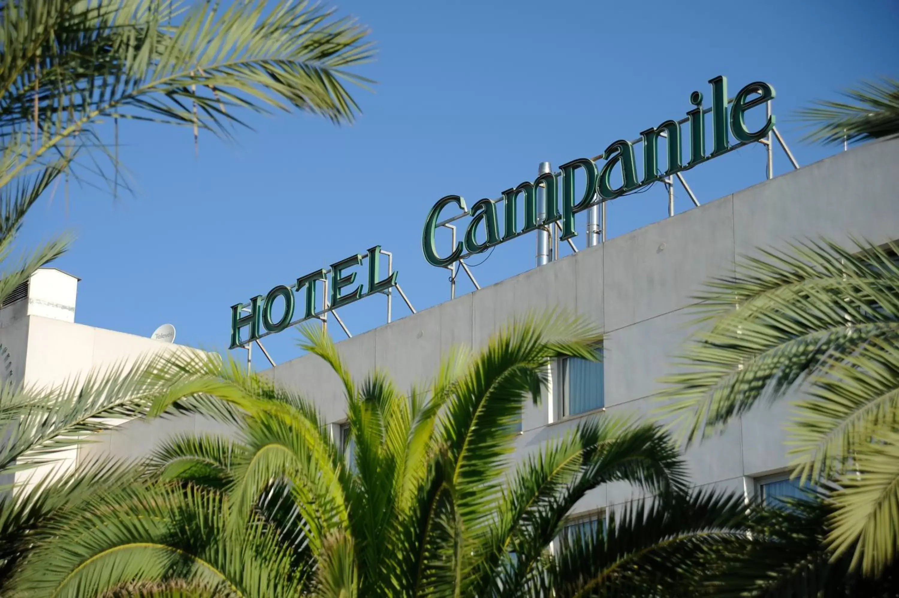 Facade/entrance, Property Building in Campanile Alicante