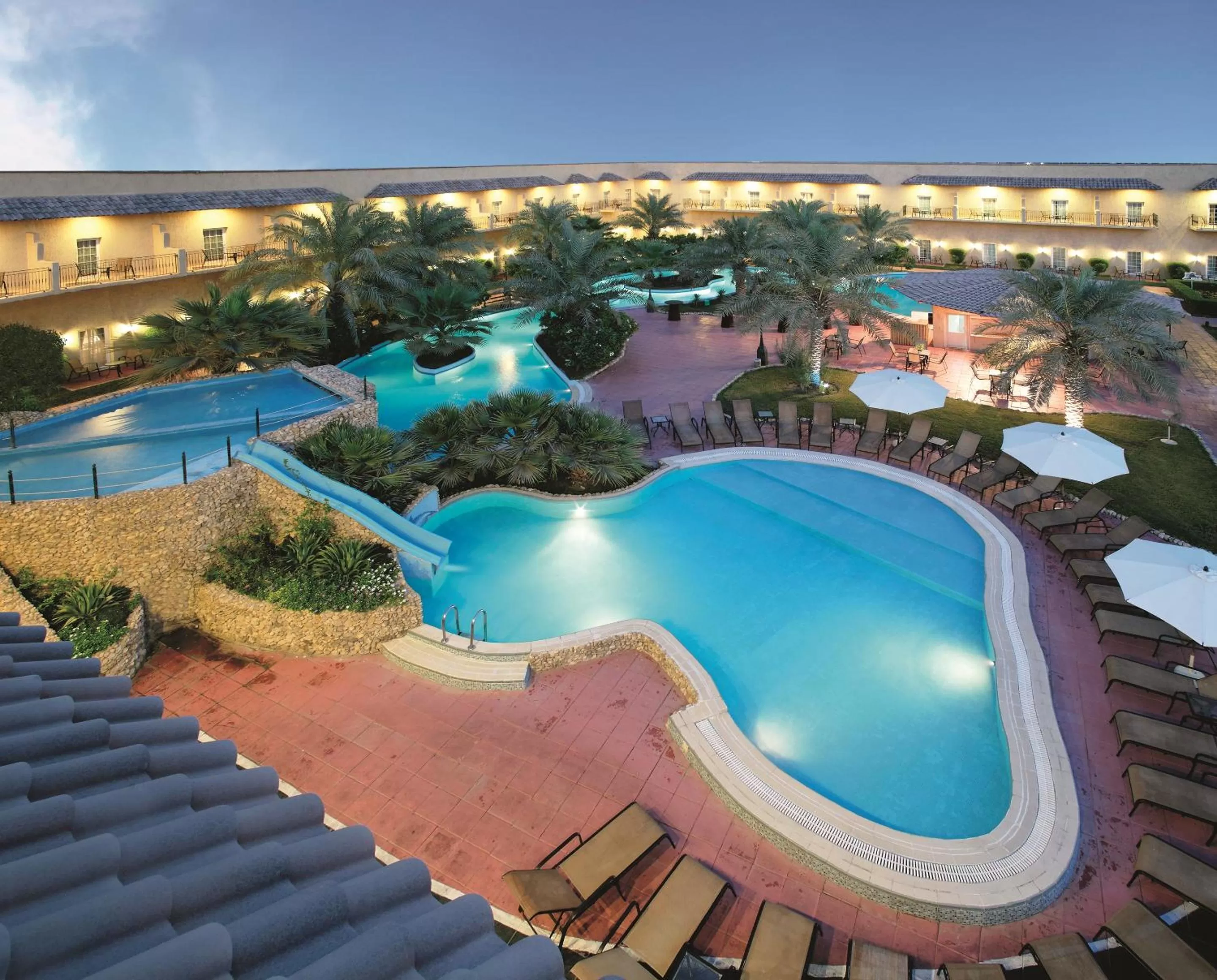 Swimming pool in Mövenpick Hotel Kuwait