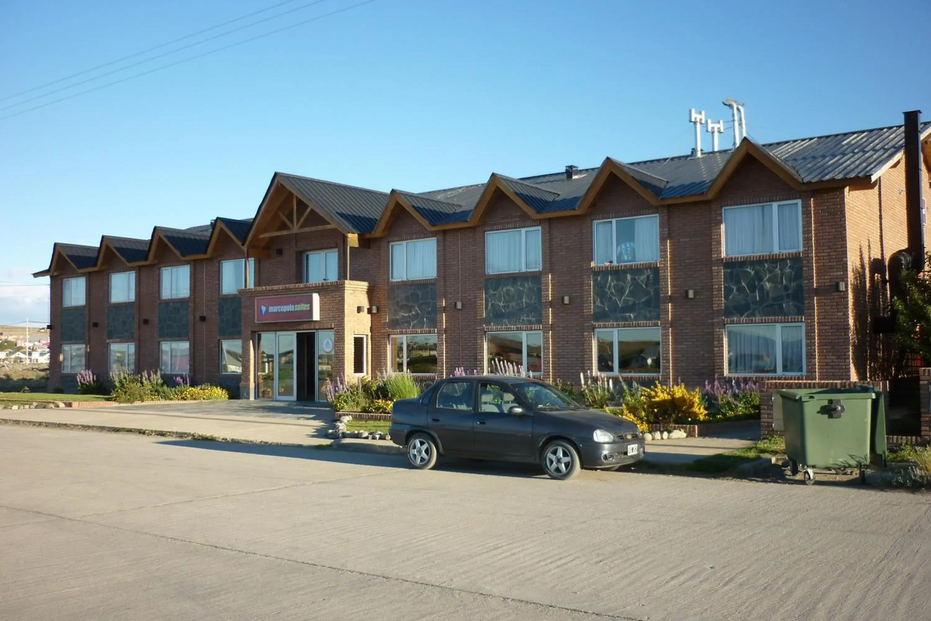 Facade/entrance, Property Building in Marcopolo Suites Calafate