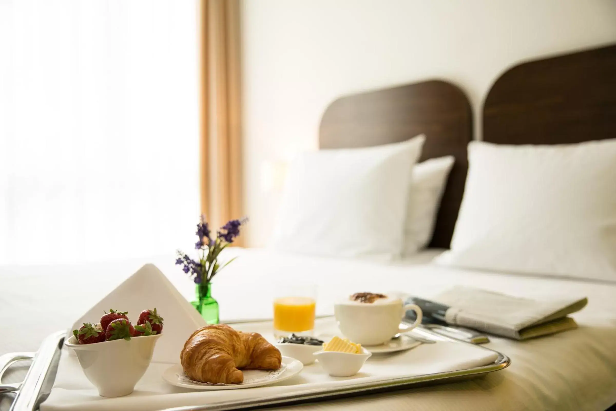 Food close-up, Bed in ACHAT Hotel Corbin München Airport