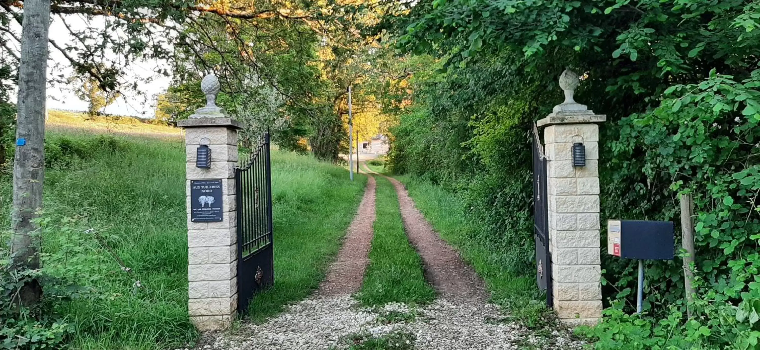 Property building in Aux Tuileries Nord