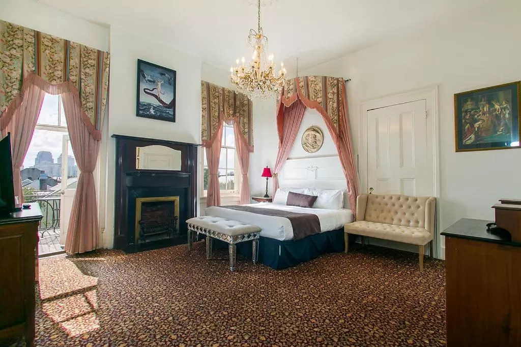 Bedroom, Bed in Lafitte Hotel & Bar