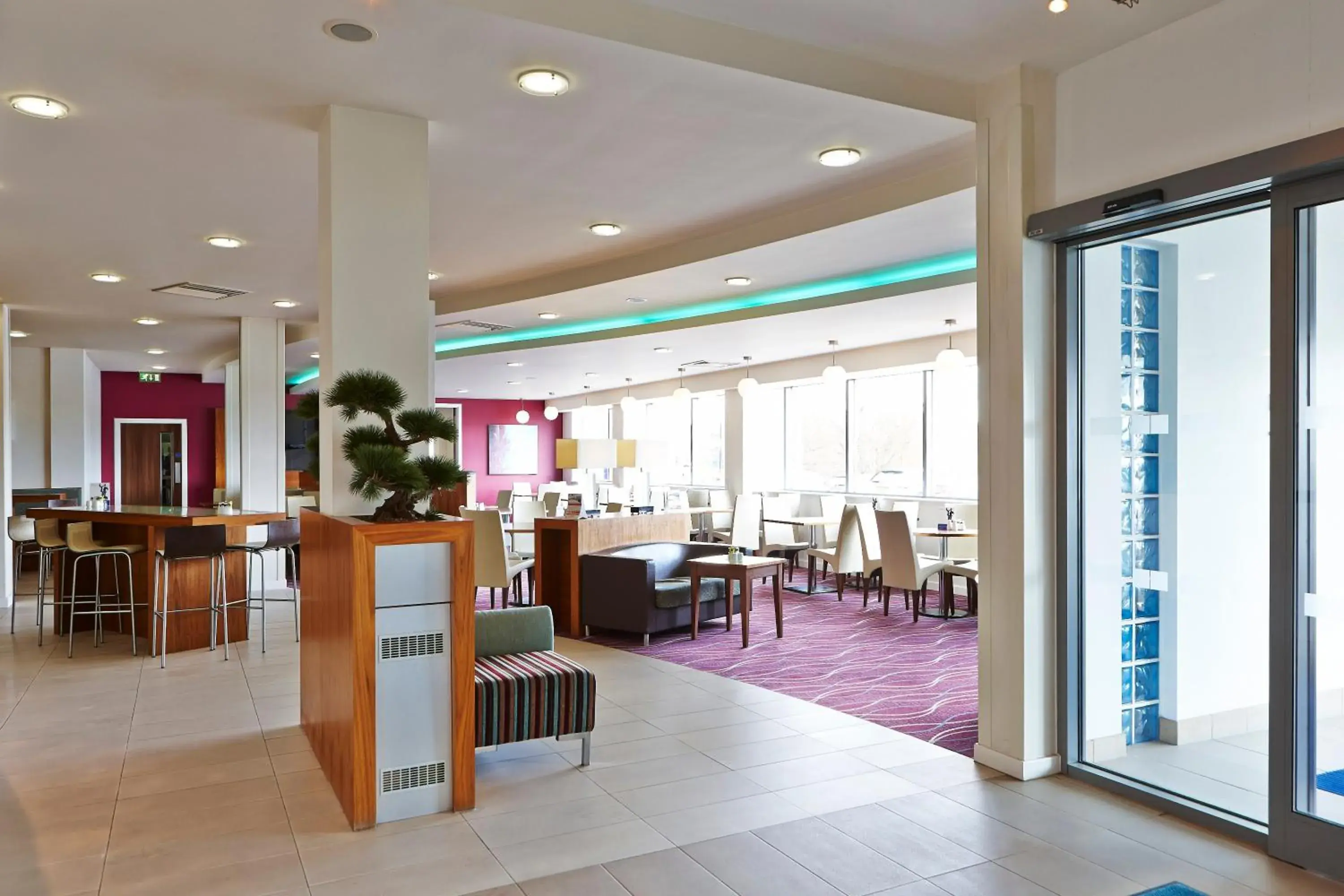 Property building, Restaurant/Places to Eat in Holiday Inn Express Tamworth