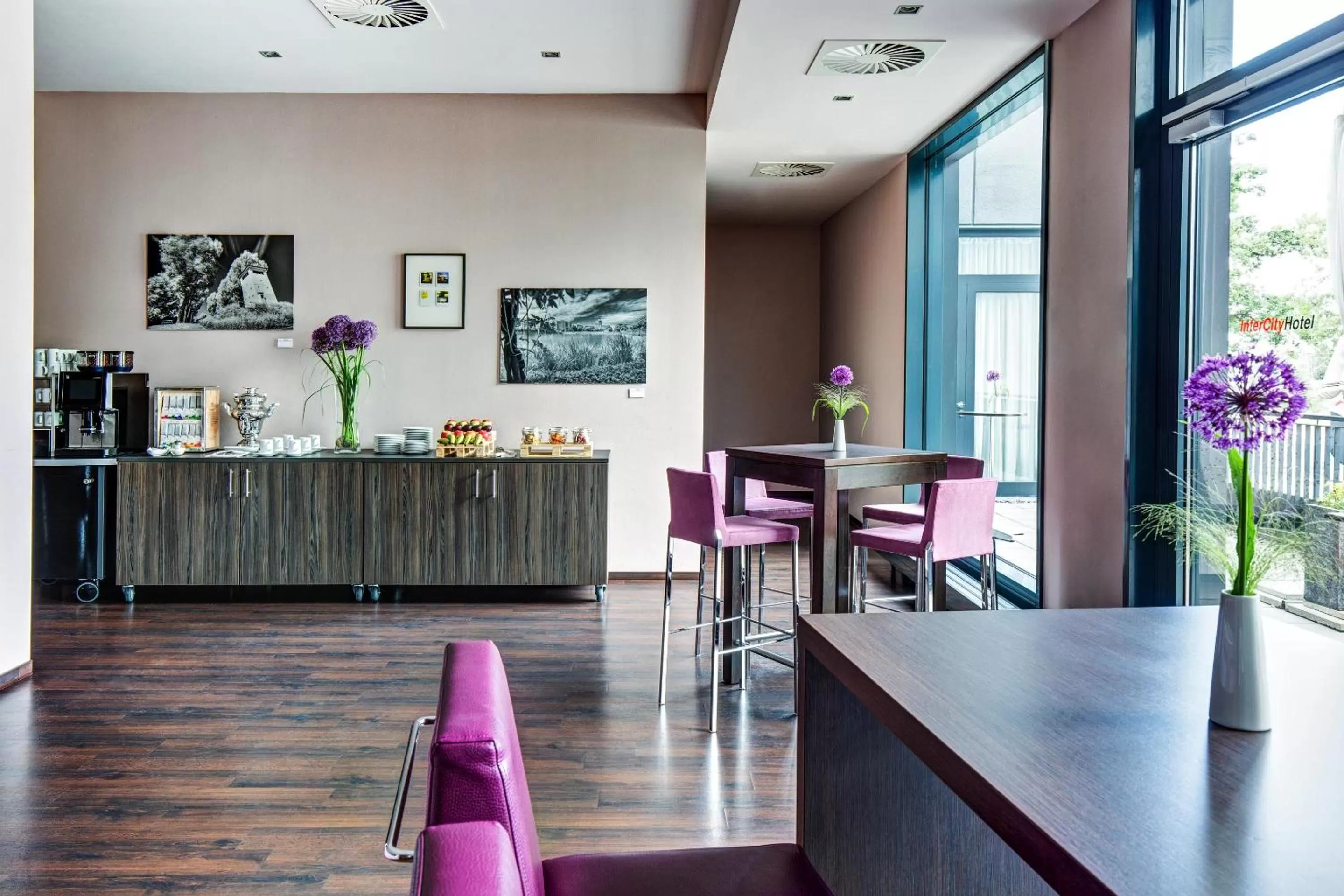 Restaurant/places to eat in IntercityHotel Berlin Airport Area North