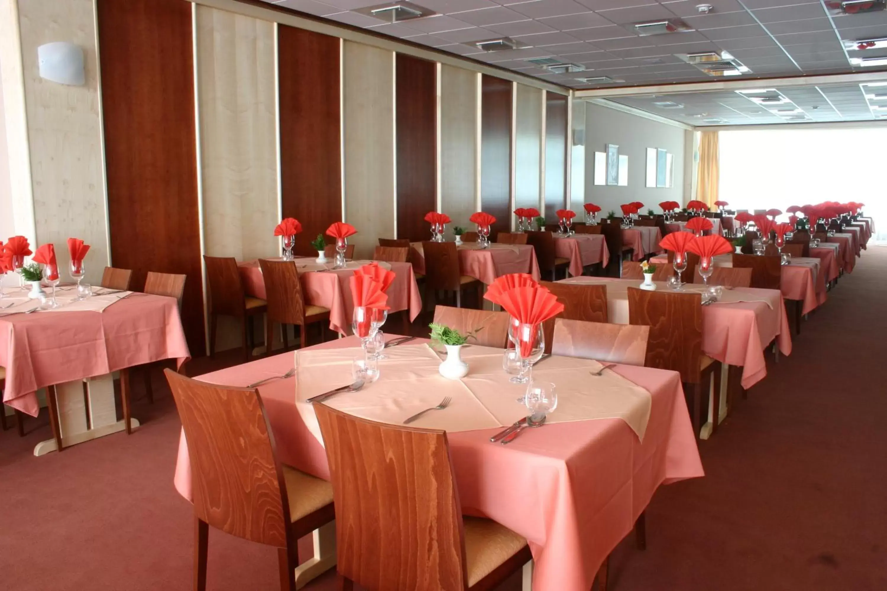 Restaurant/Places to Eat in Hotel Krek Superior