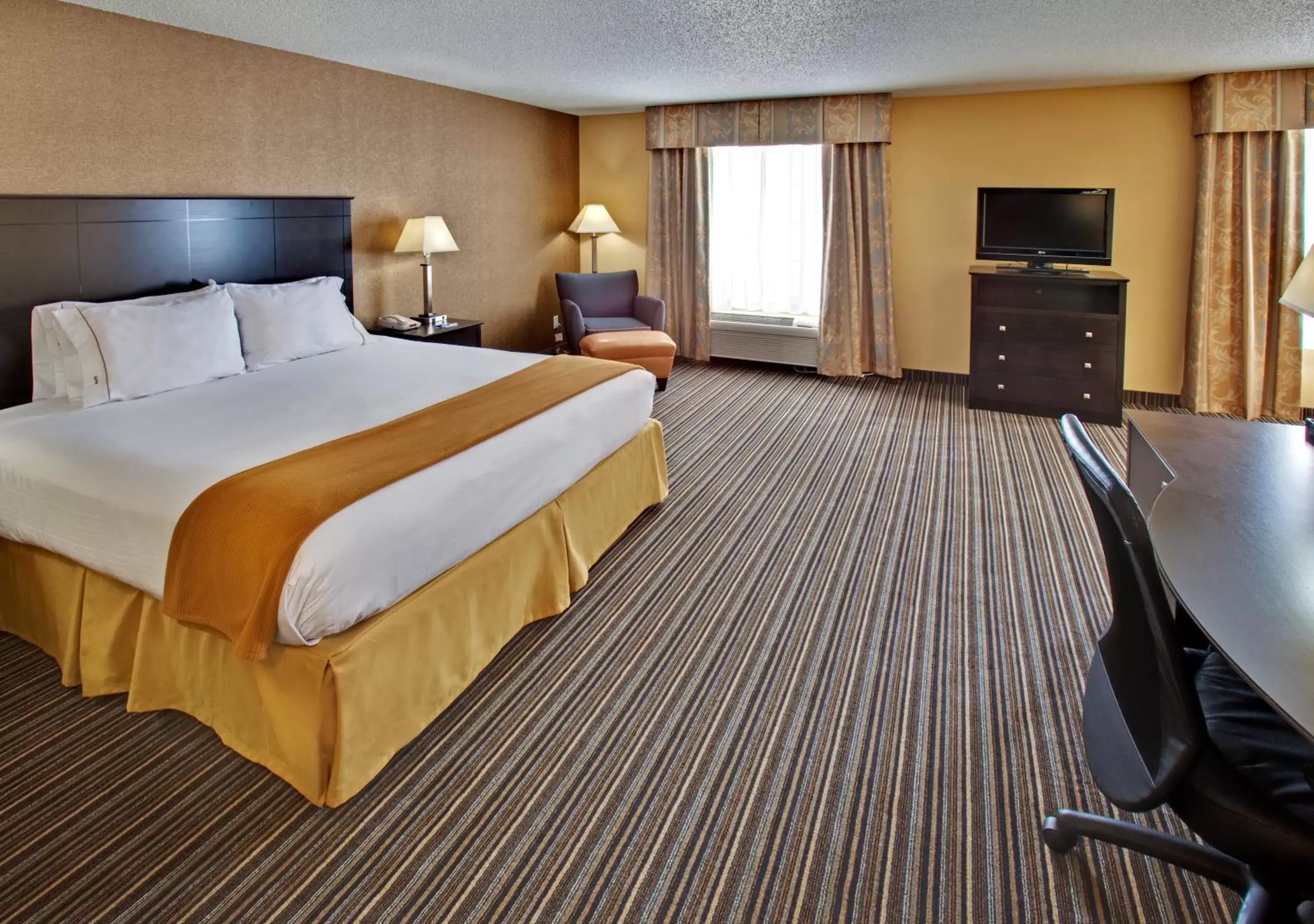 Photo of the whole room, Bed in Holiday Inn Express Hotel & Suites Council Bluffs - Convention Center Area, an IHG Hotel