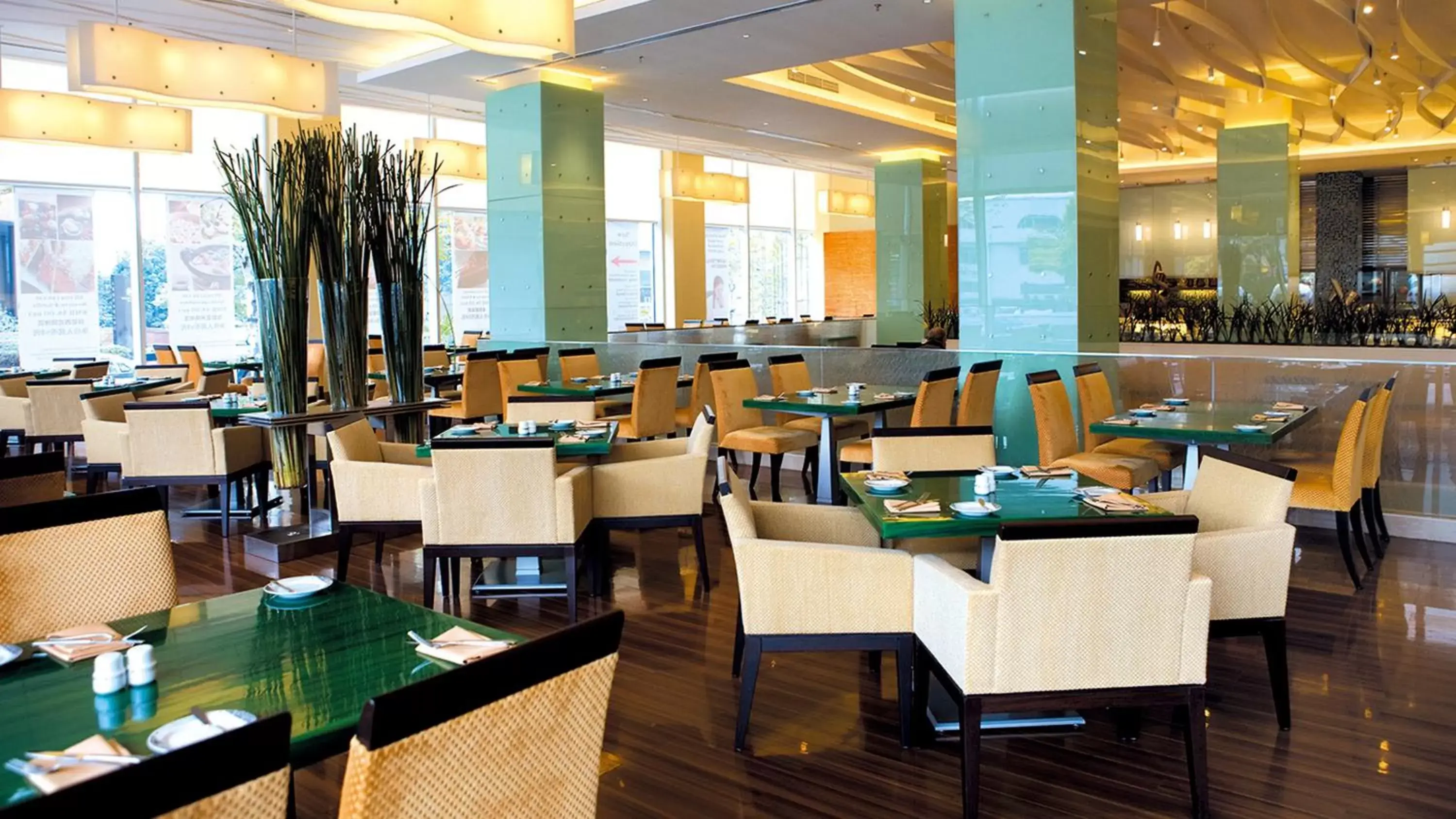 Restaurant/Places to Eat in Holiday Inn Shanghai Pudong, an IHG Hotel