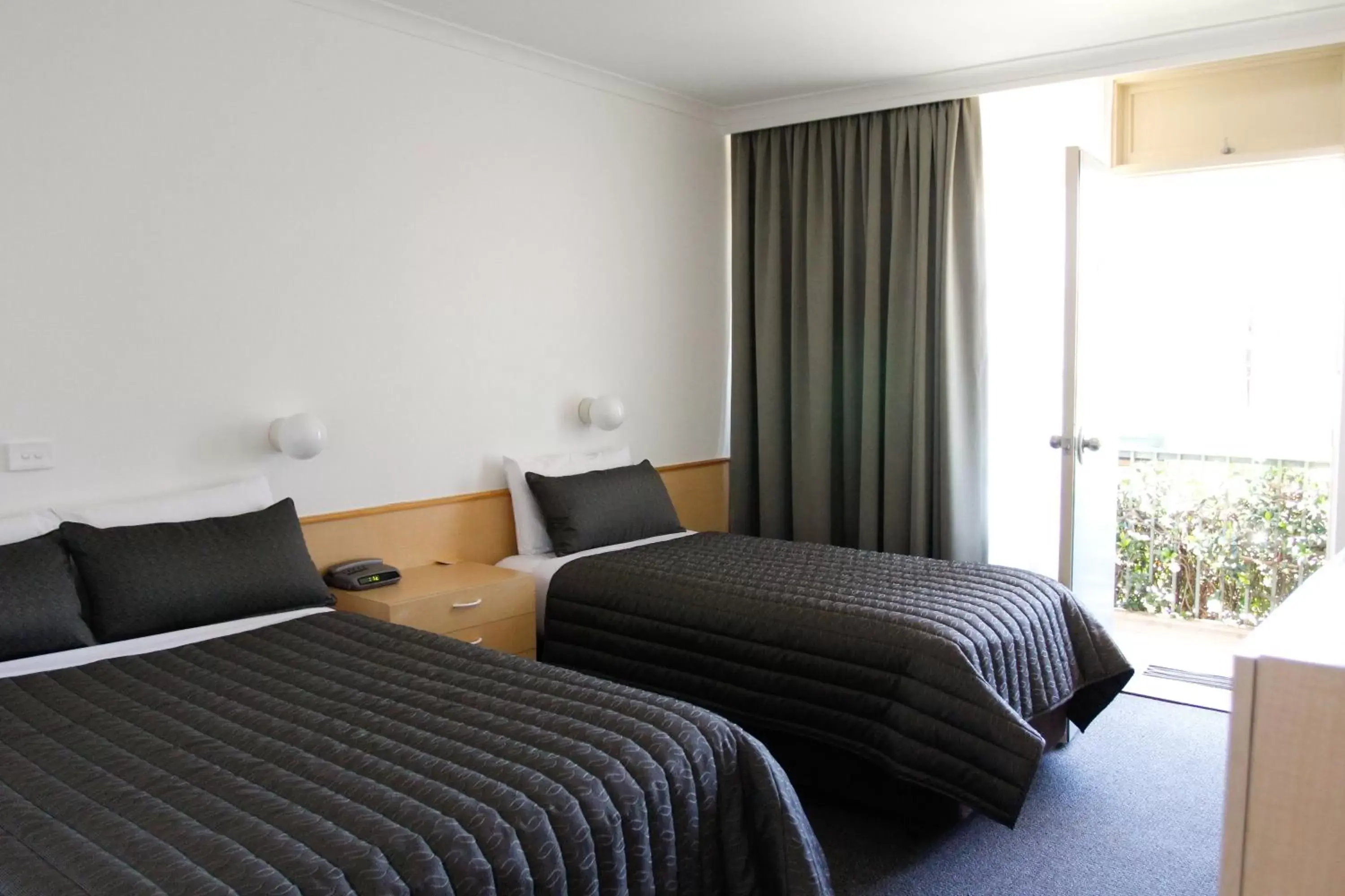 Double Room in Mid City Motor Inn Queanbeyan Double Room in Mid City Motor Inn Queanbeyan