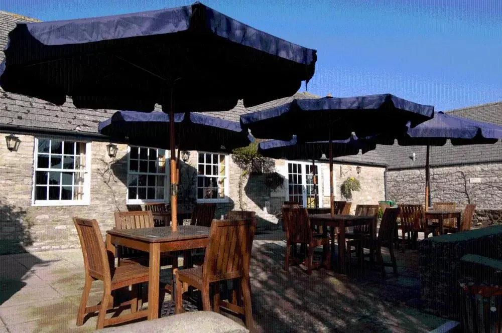 Balcony/Terrace, Restaurant/Places to Eat in The Bird In Hand Inn, Witney