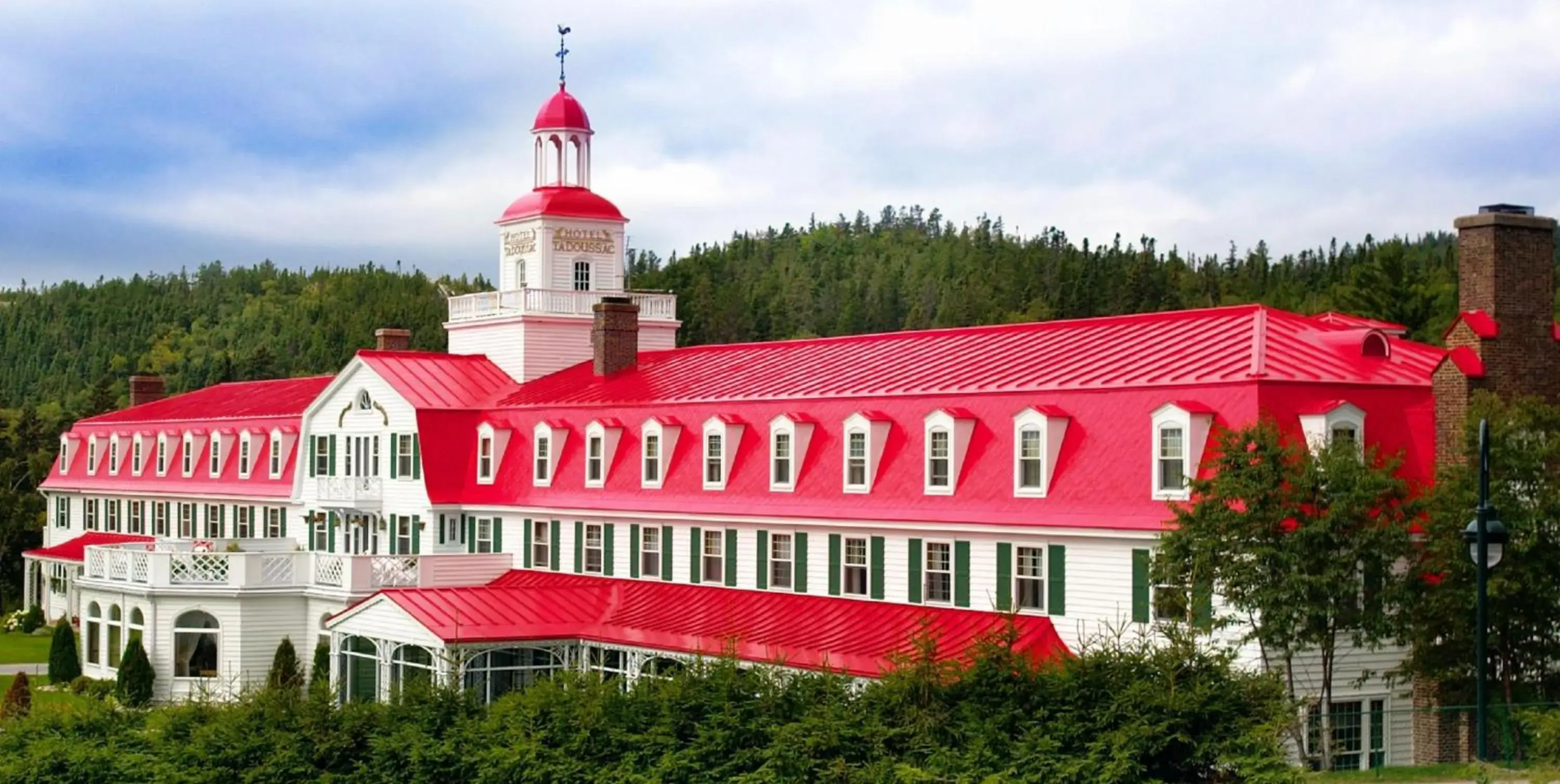 Facade/entrance in Hotel Tadoussac