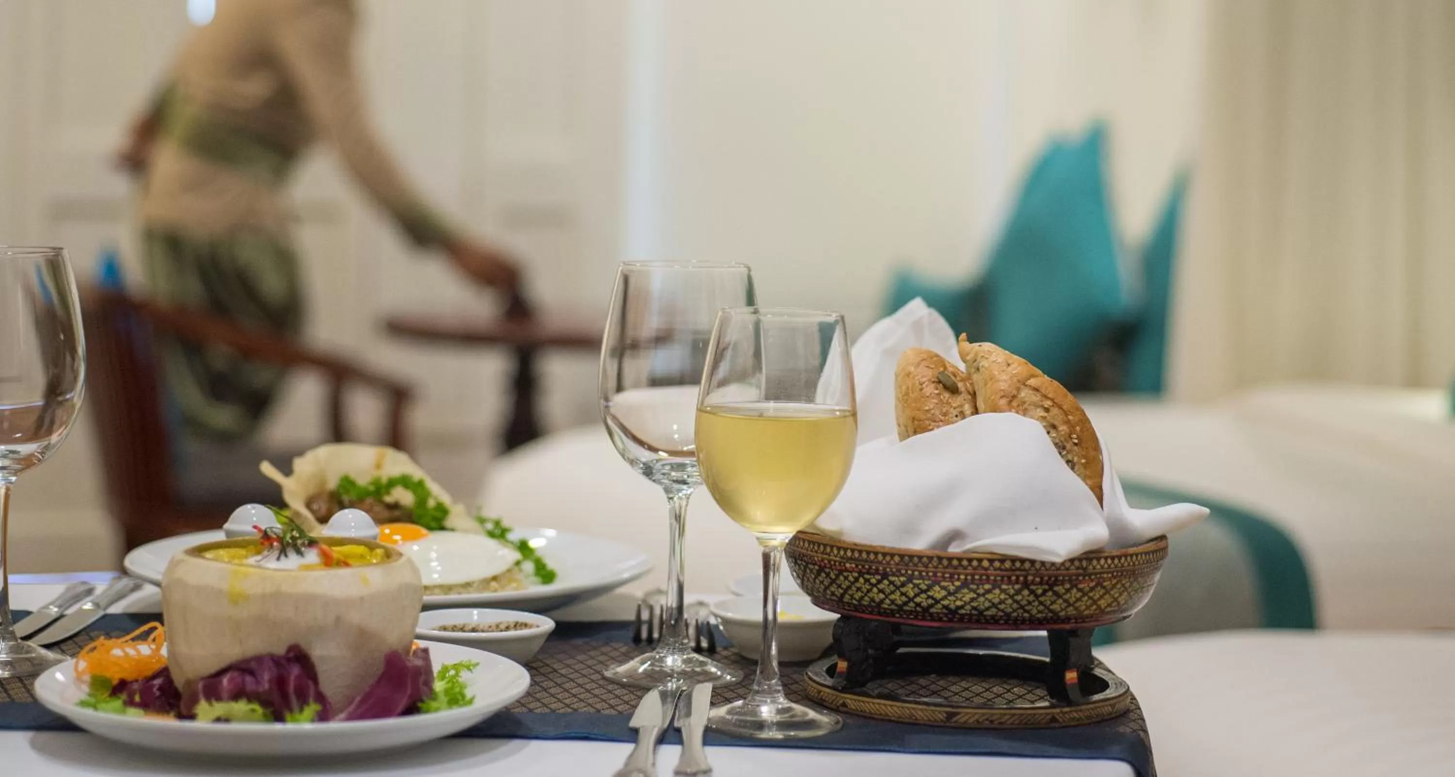 Meals in Lotus Blanc Resort