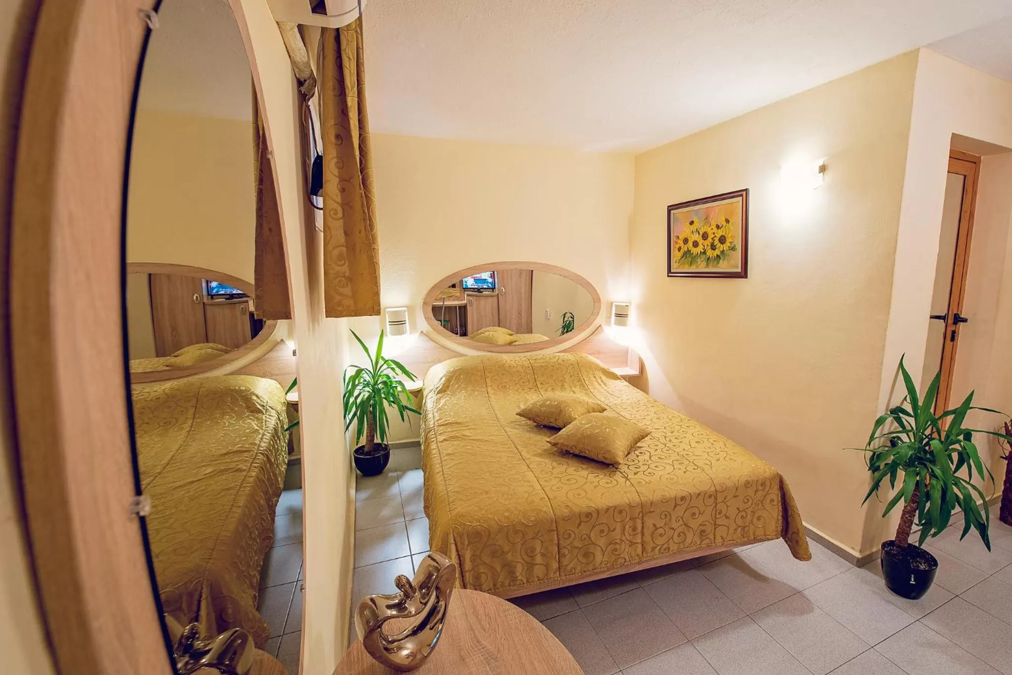 Photo of the whole room, Bed in Hotel Color