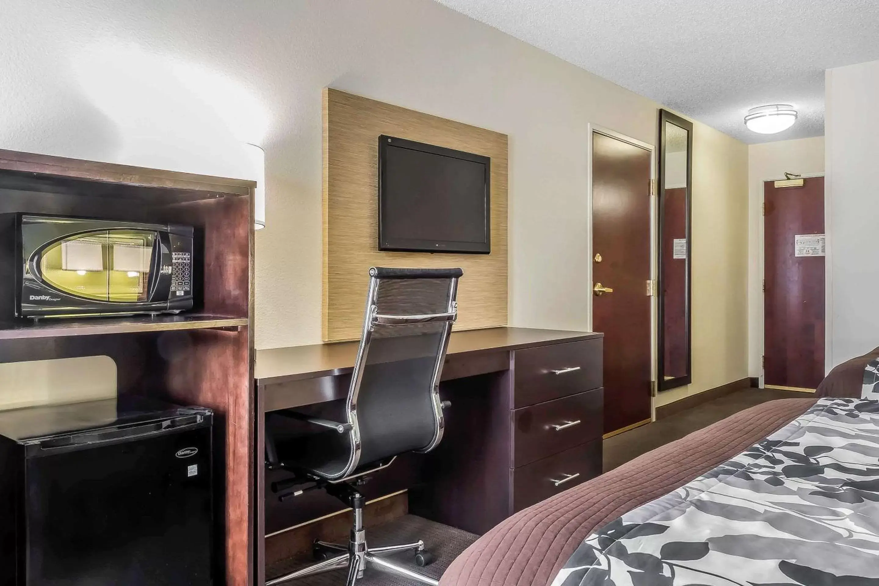 Photo of the whole room, TV/Entertainment Center in Sleep Inn & Suites Dothan North