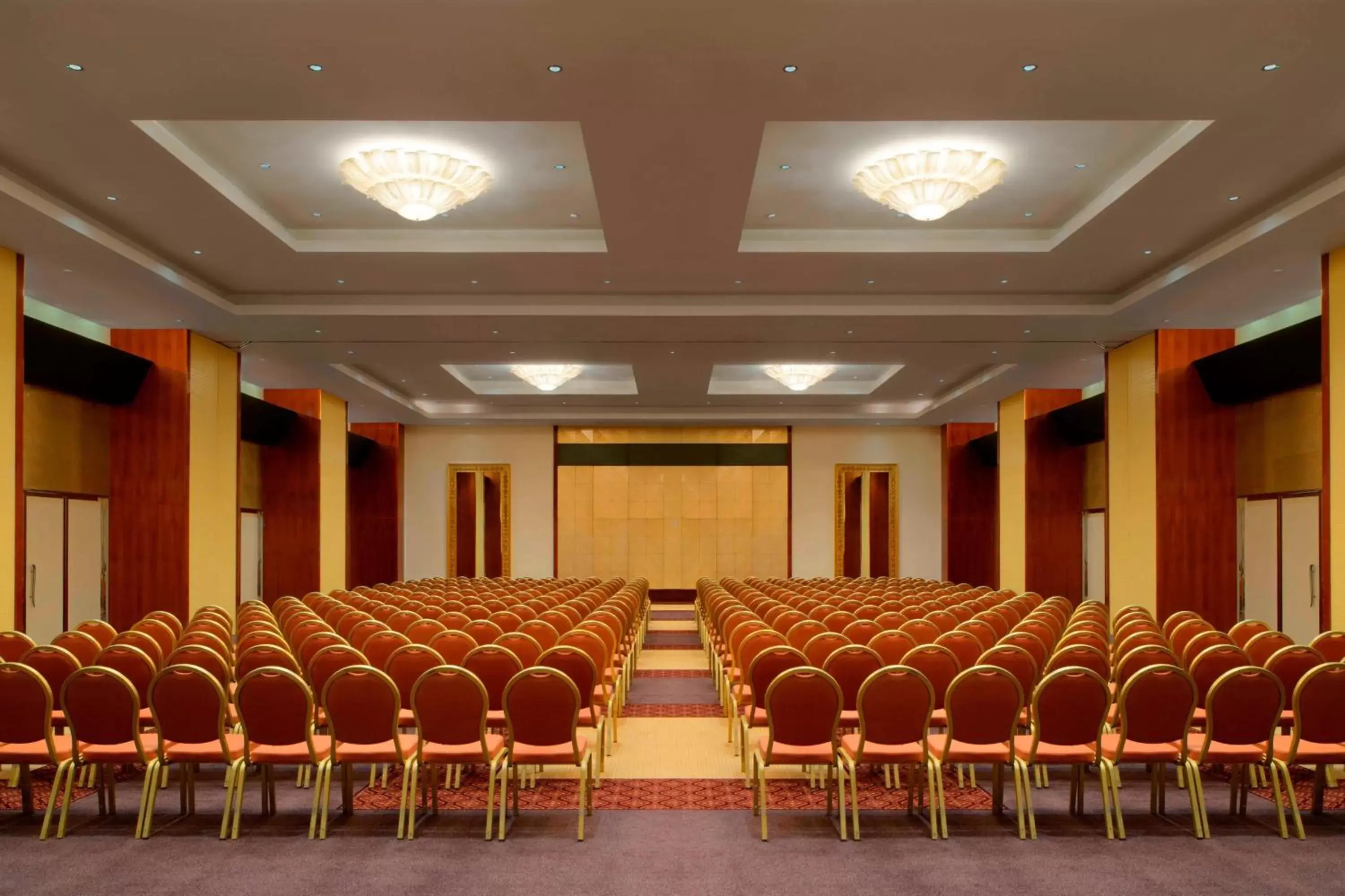 Meeting/conference room in Le Meridien Al Aqah Beach Resort